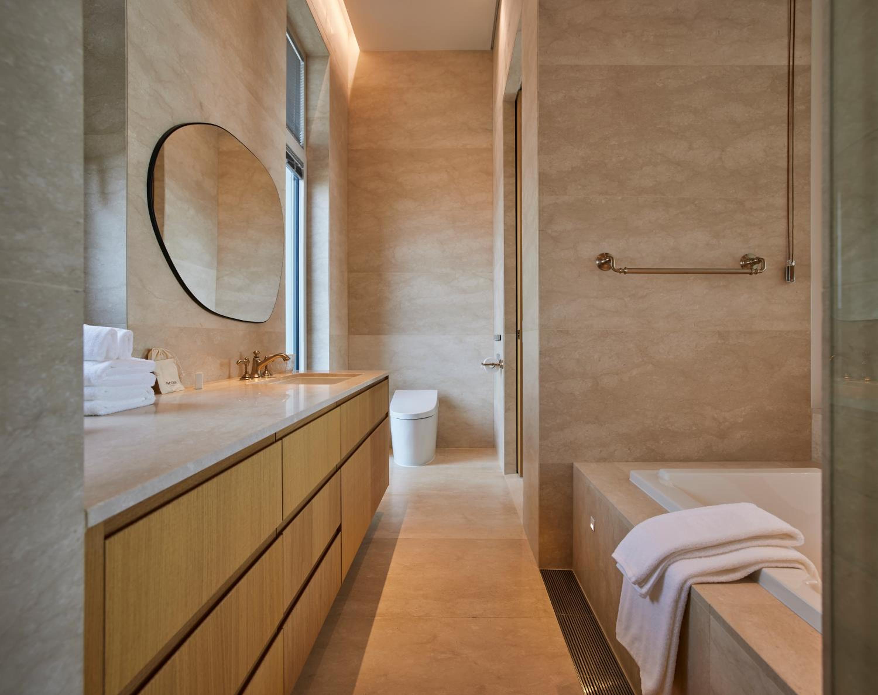 Suite with High Floor - Swimming Pool for 4 - Photo 4