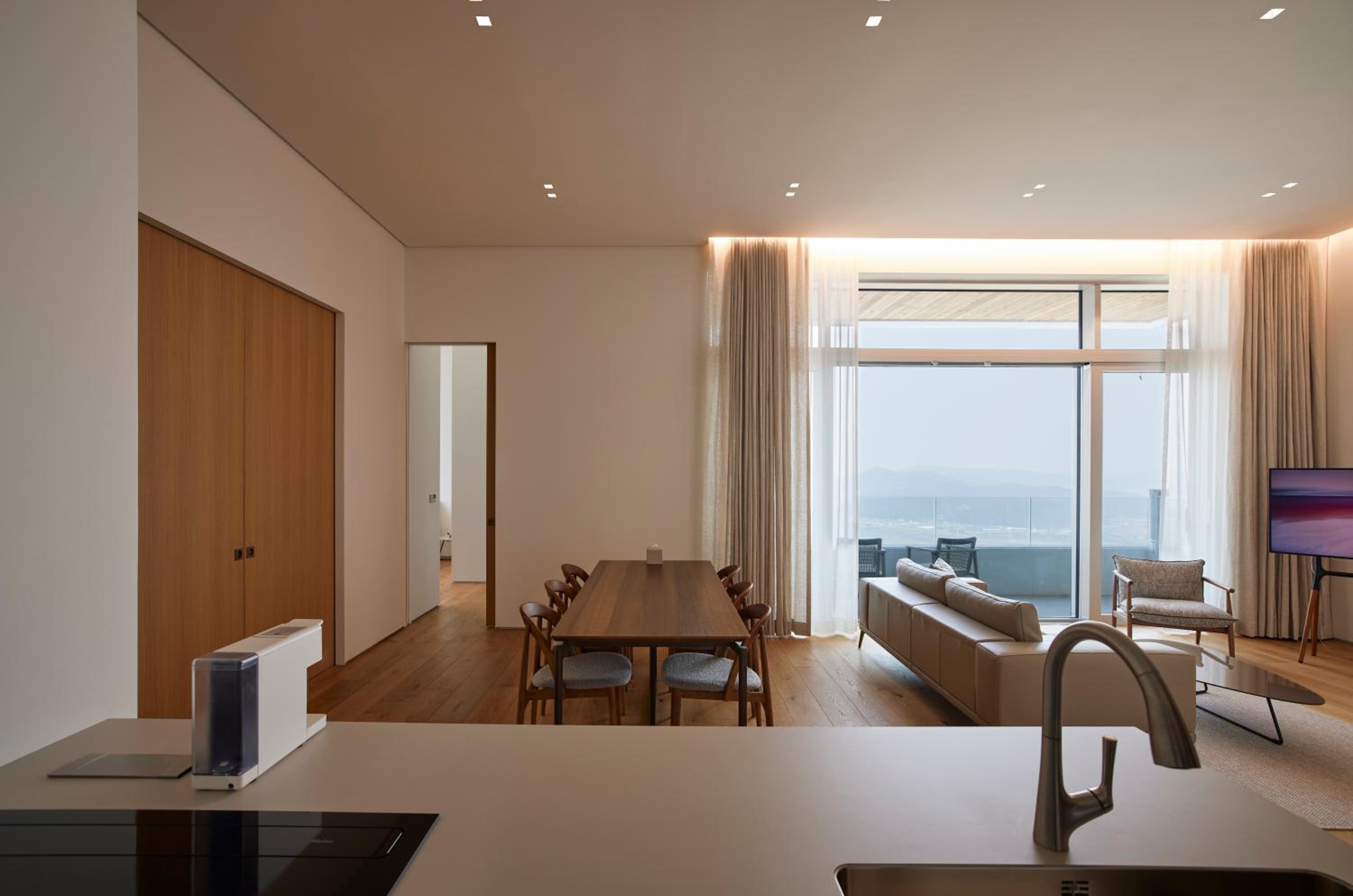 Suite with High Floor - Swimming Pool for 4 - Photo 6