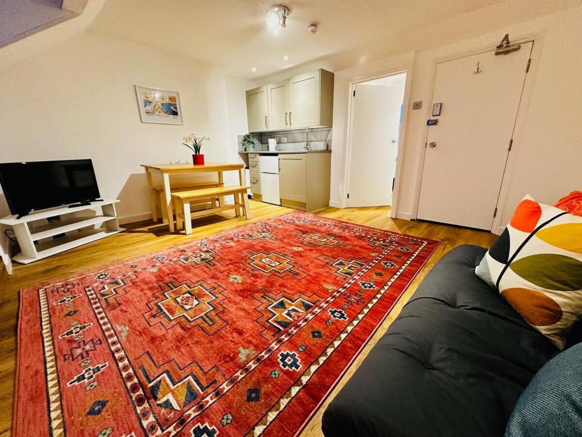 One-Bedroom Apartment - Photo 7