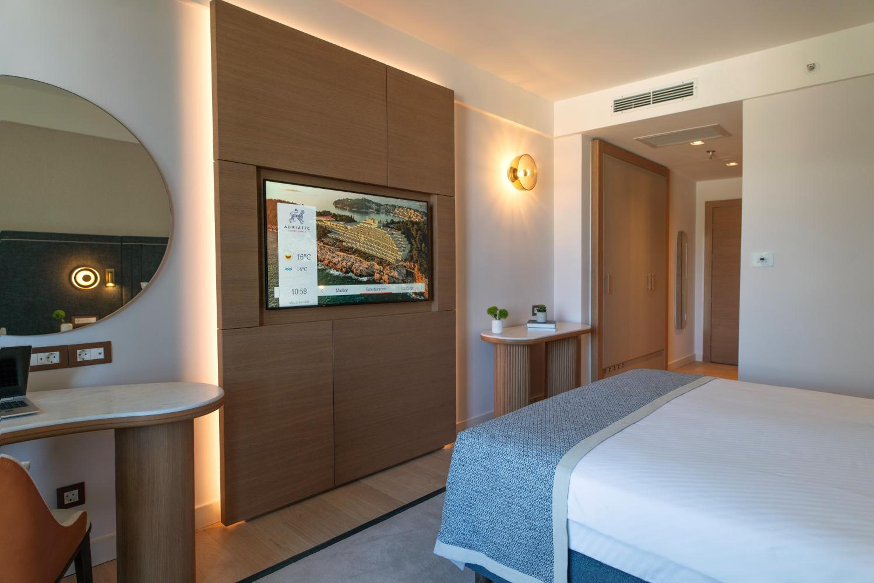 Classic Plus Room with Balcony - Photo 4