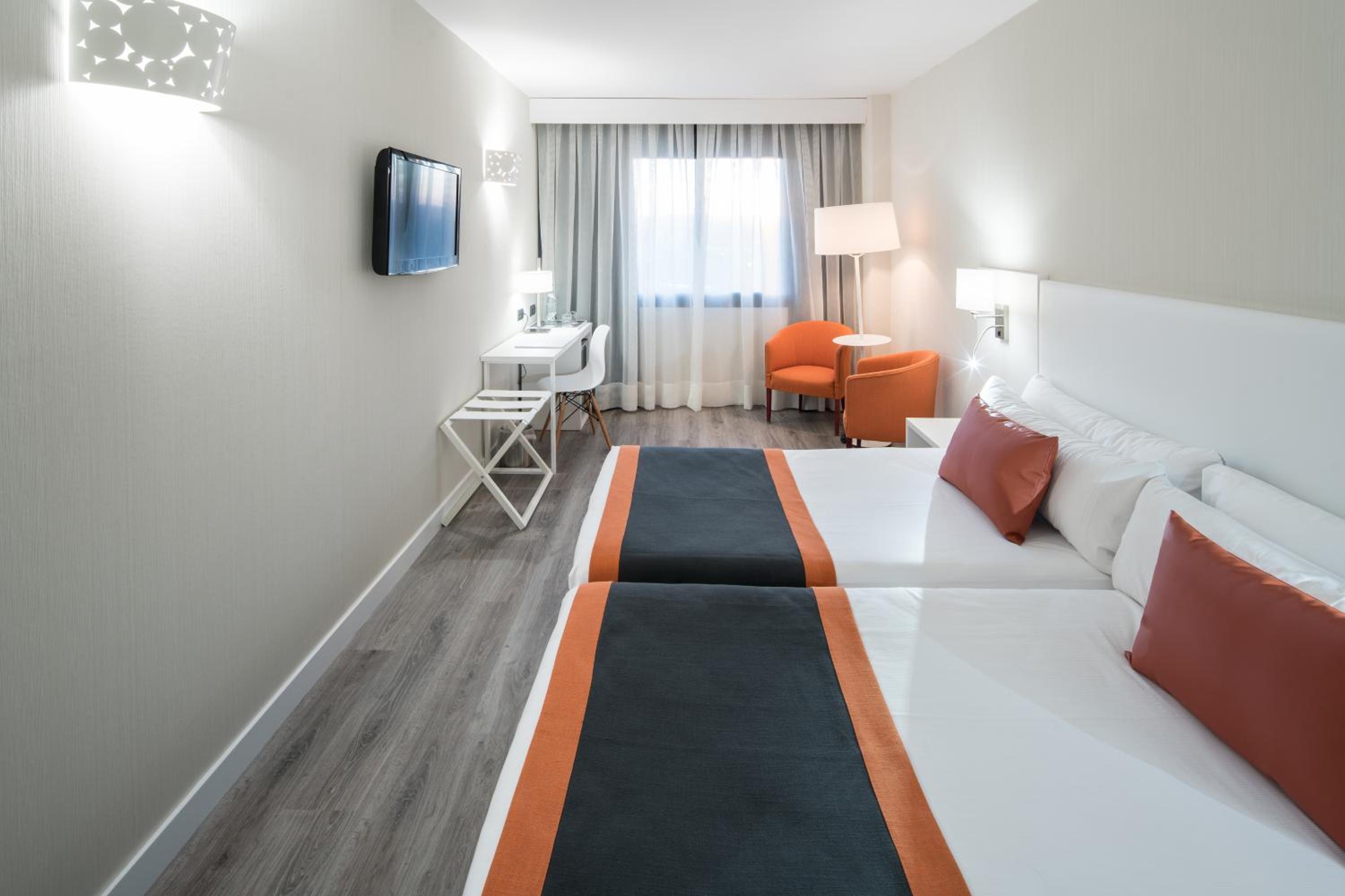 Premium Double or Twin Room - Photo 4