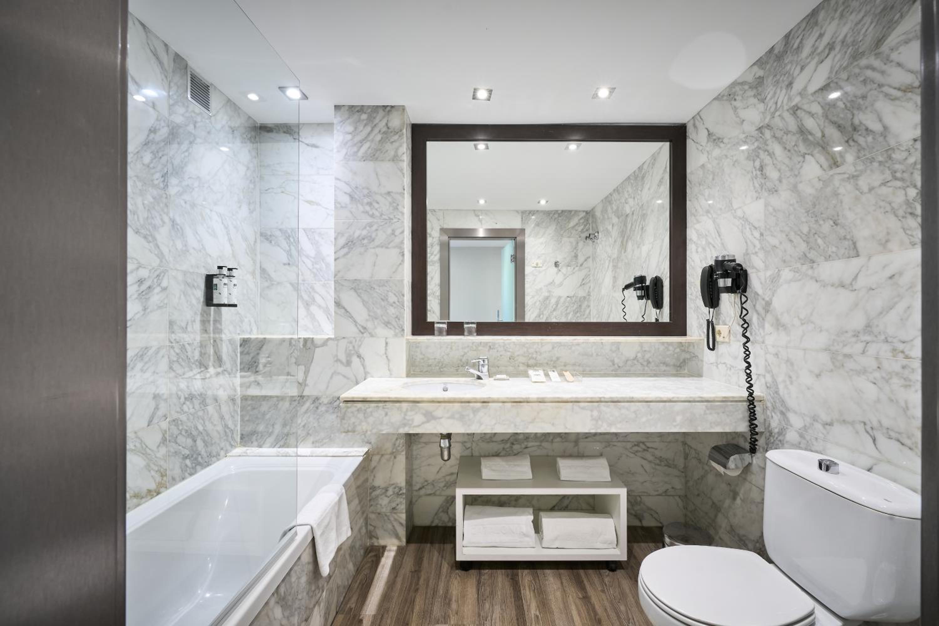 Premium Double or Twin Room - Photo 8