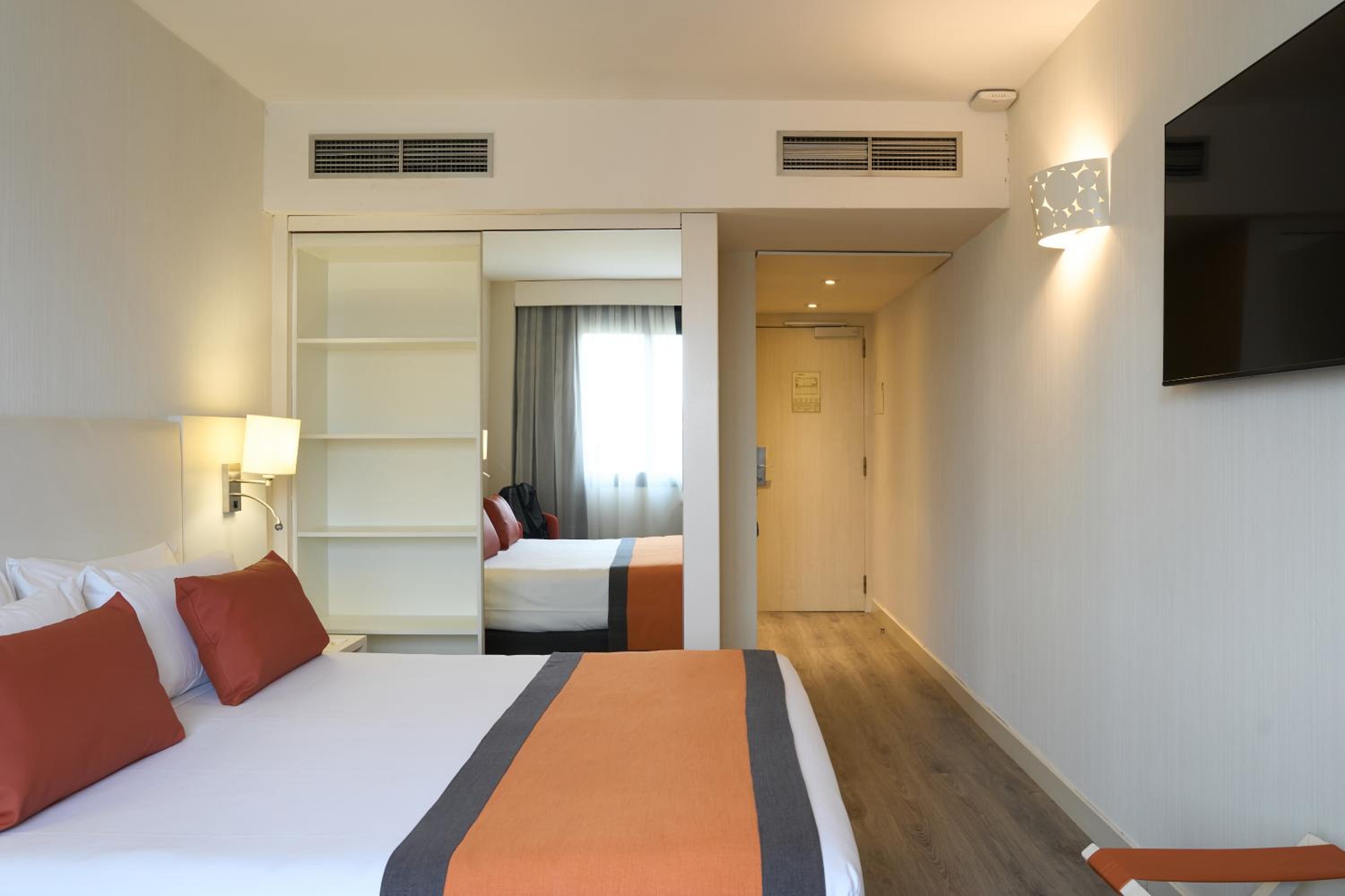 Premium Double or Twin Room - Photo 2