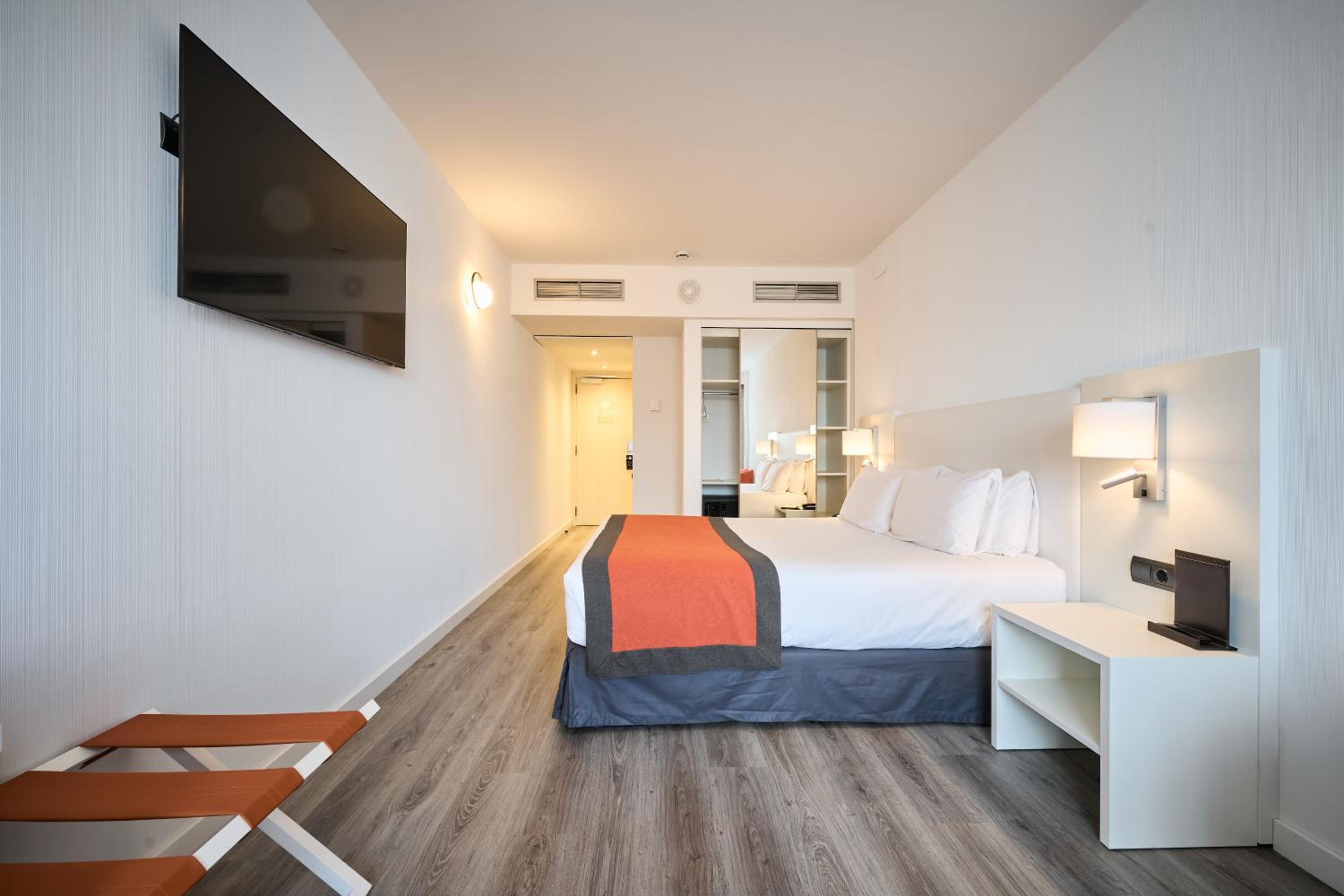 Premium Double or Twin Room - Photo 3