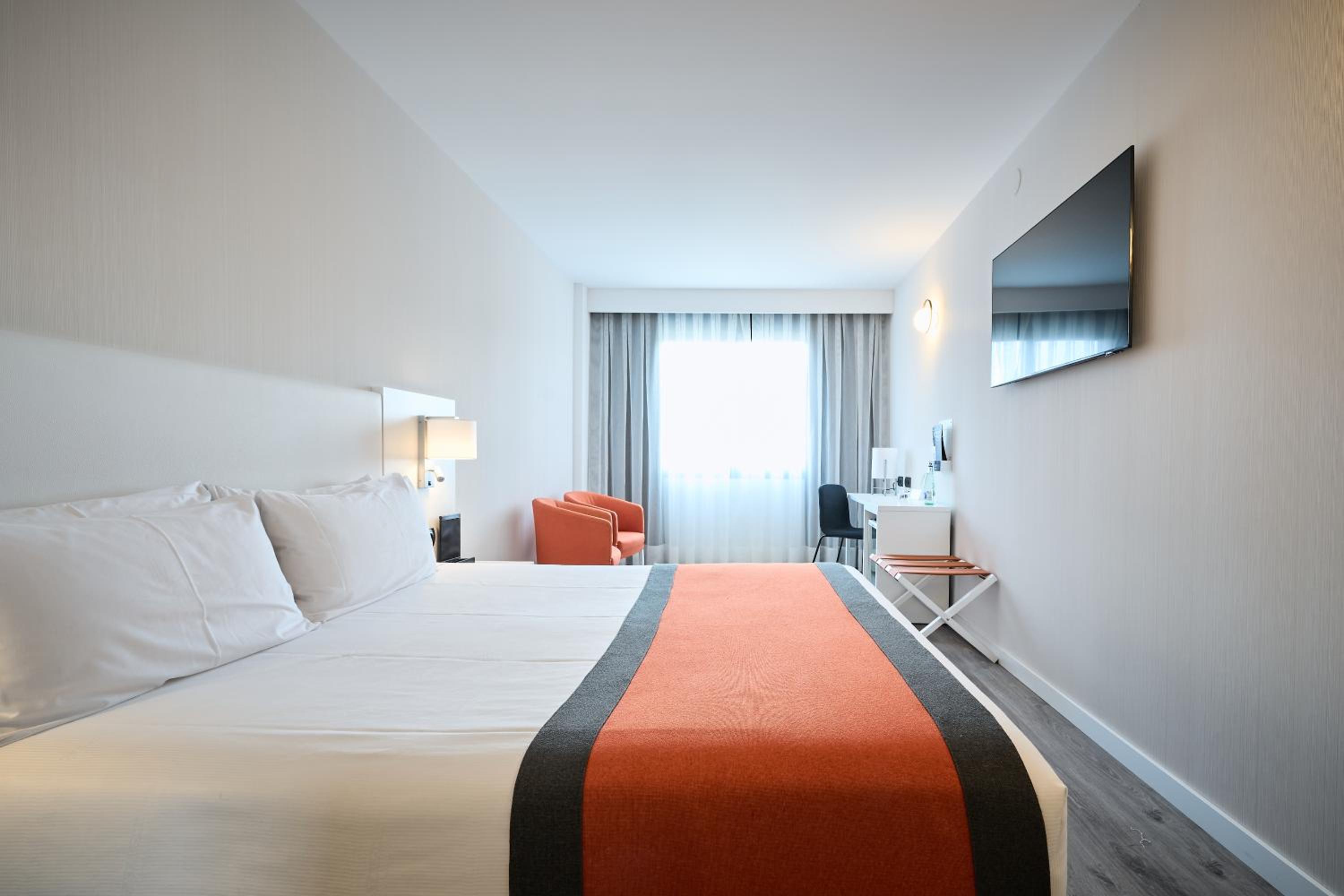 Premium Double or Twin Room - Photo 6