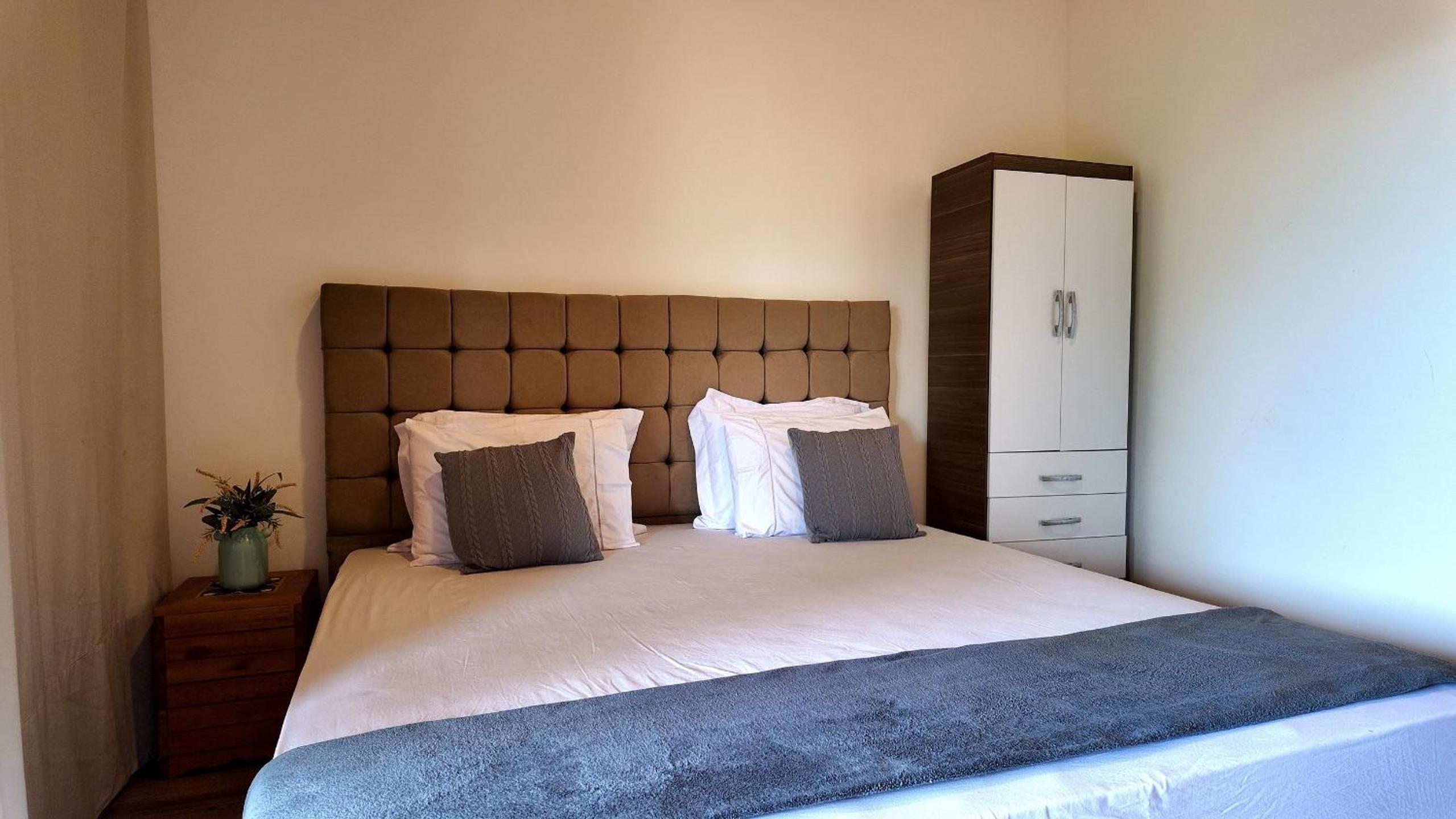 Three-Bedroom Apartment with Lake View photo 1