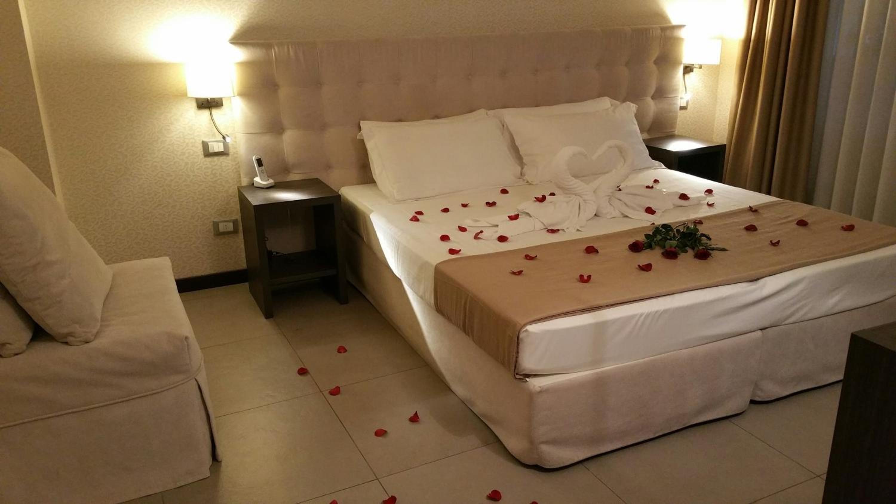 King Room with Lake View - Photo 3