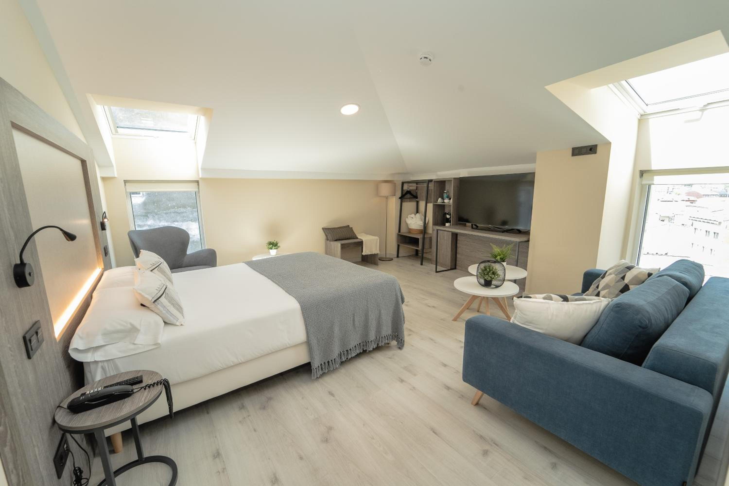 Deluxe Room - Photo 2