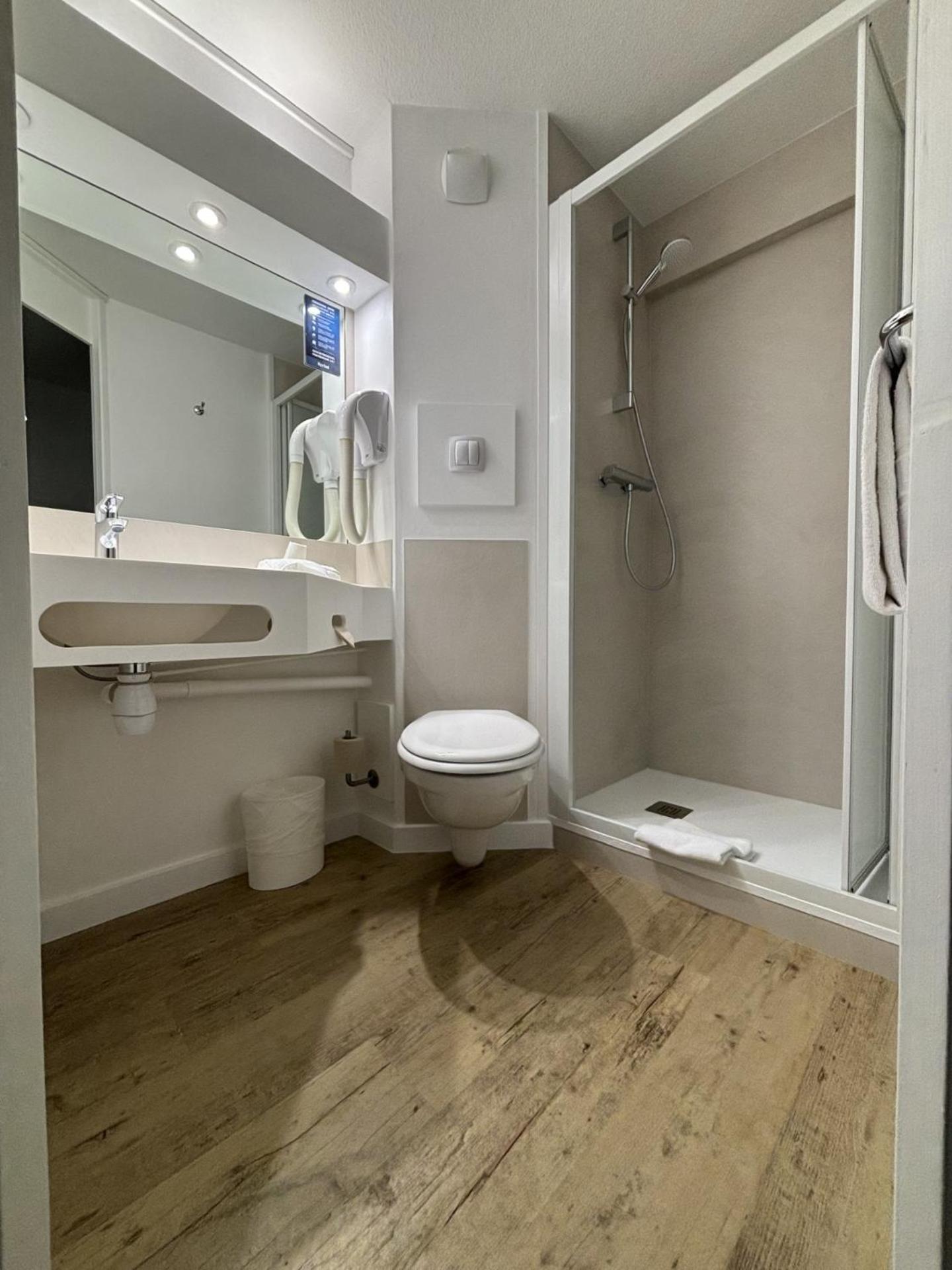 Double Room - Photo 7
