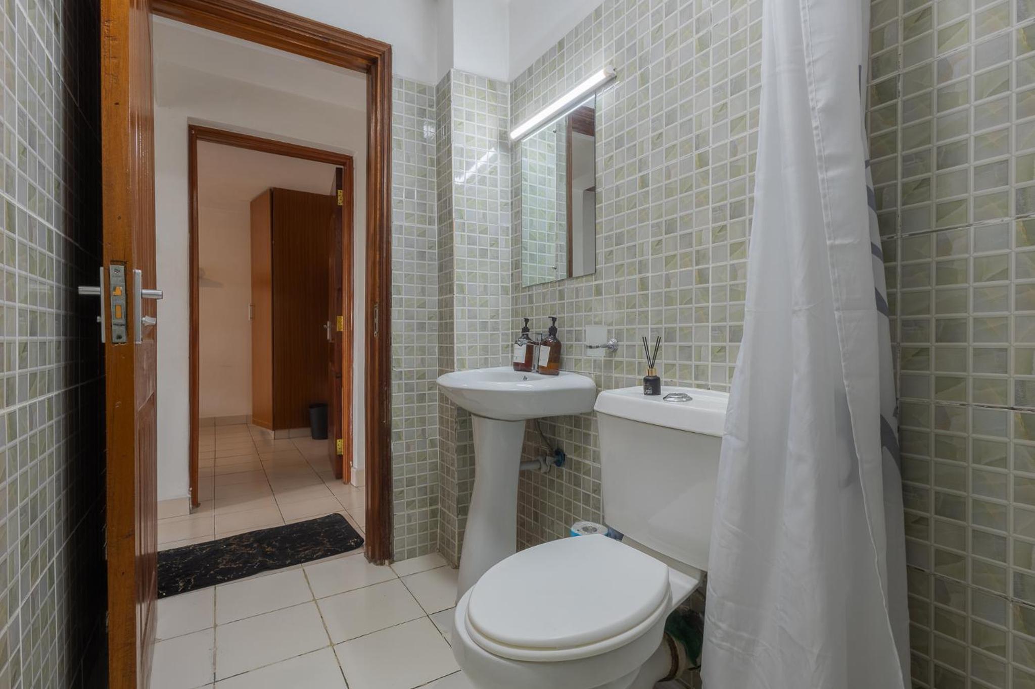 Apartment with Balcony - Photo 14