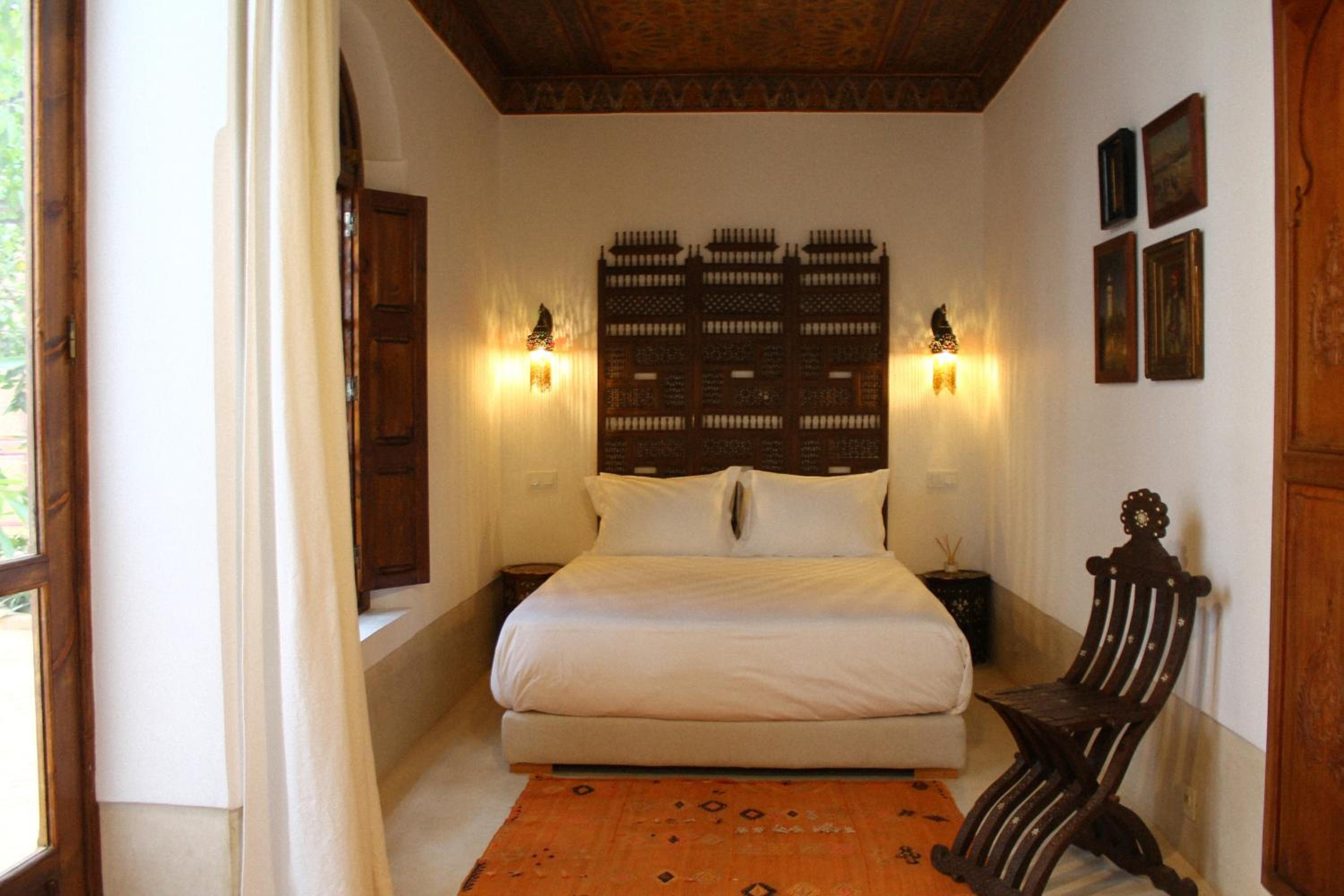 Deluxe Double Room with Bath - Photo 2