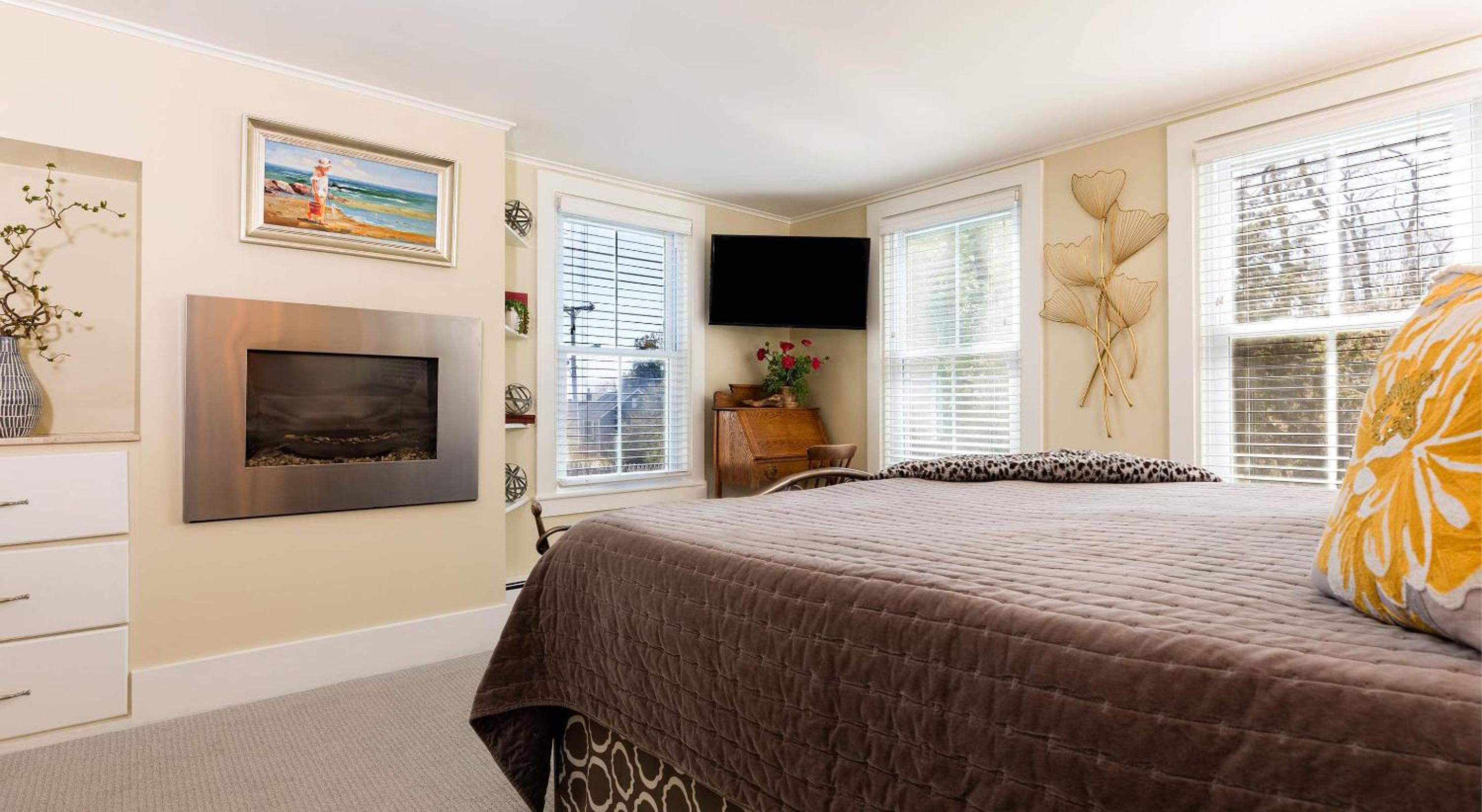 Deluxe King Room photo 1