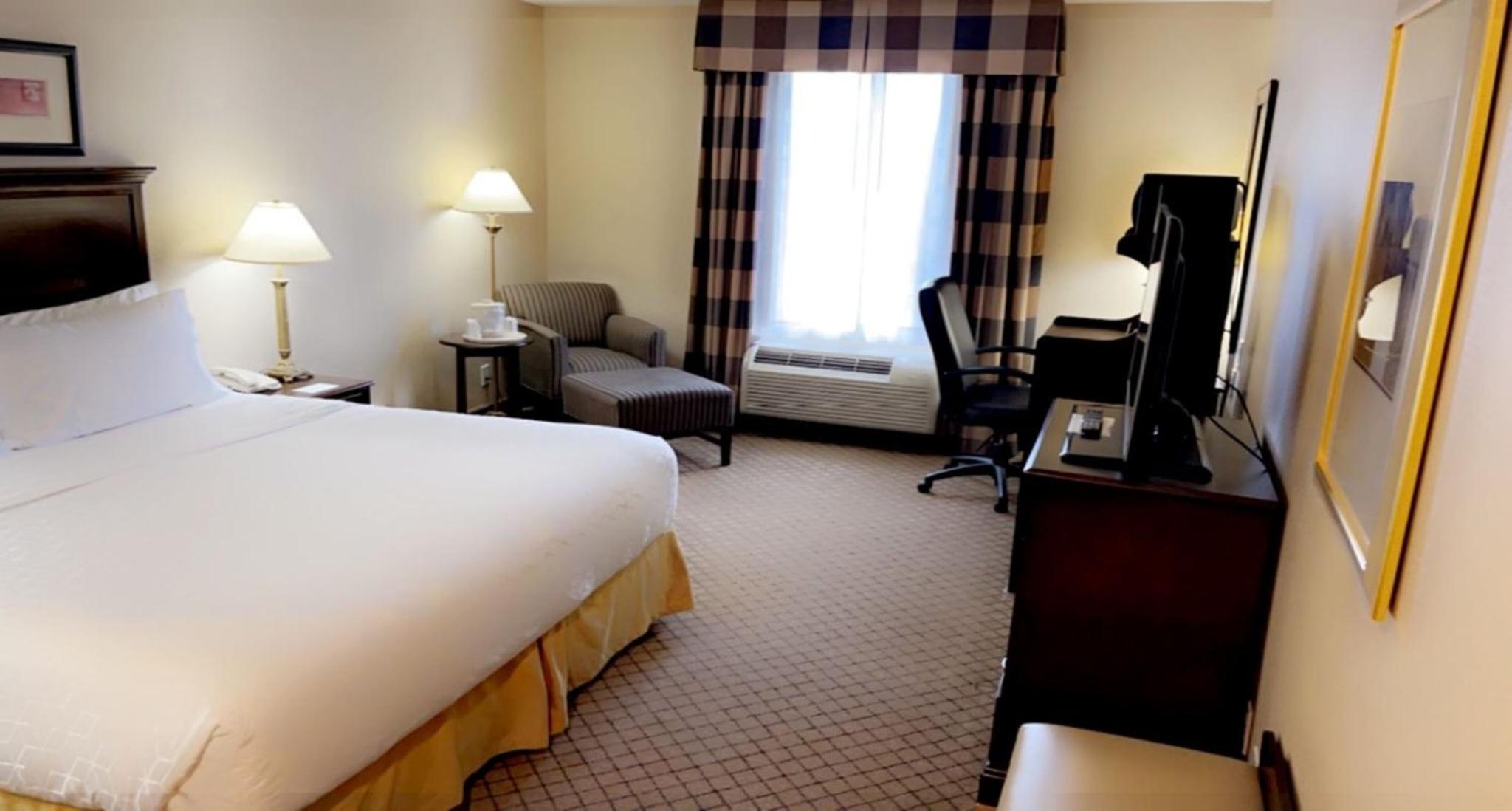 Standard King Room - Photo 1