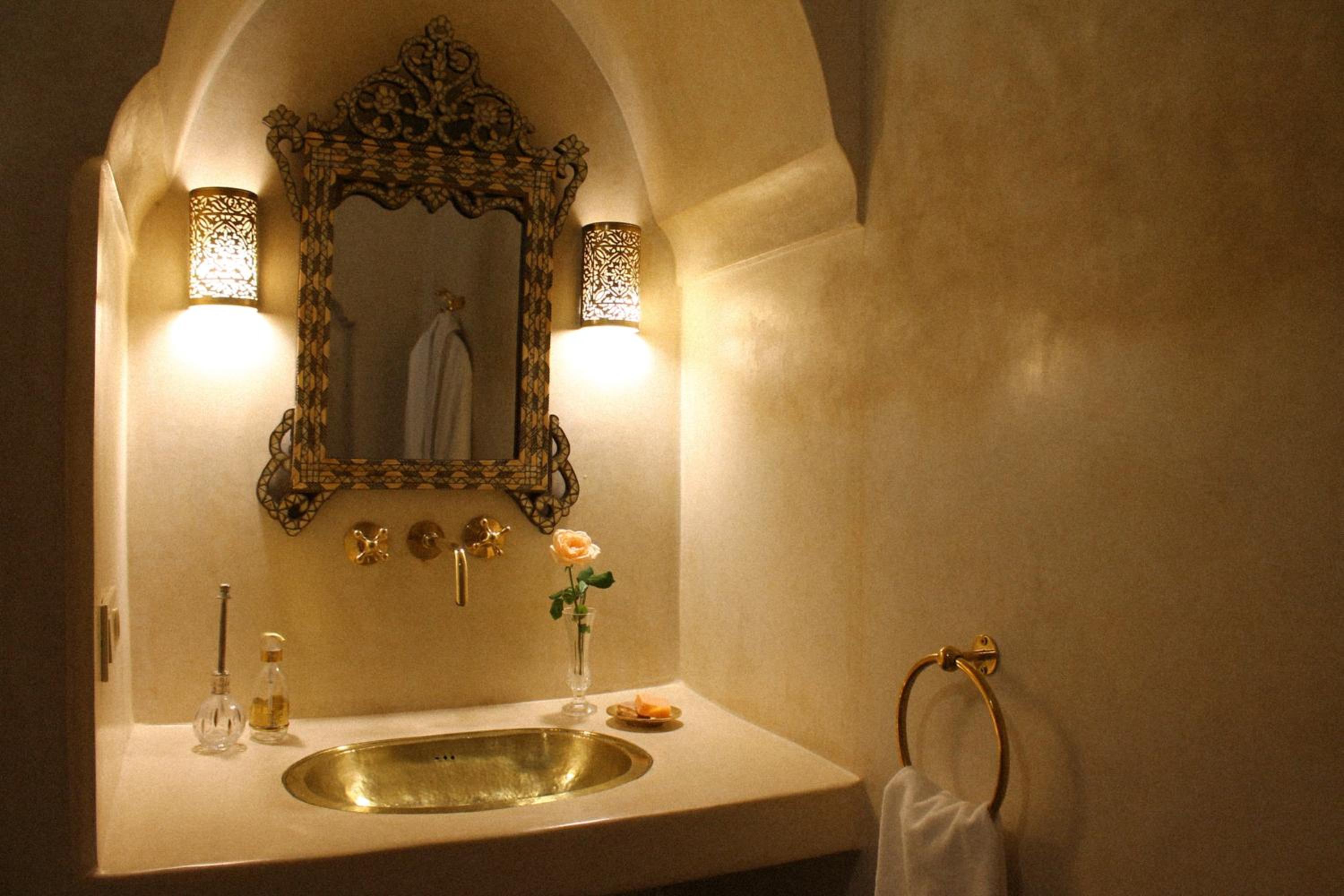 Deluxe Double Room with Bath - Photo 7