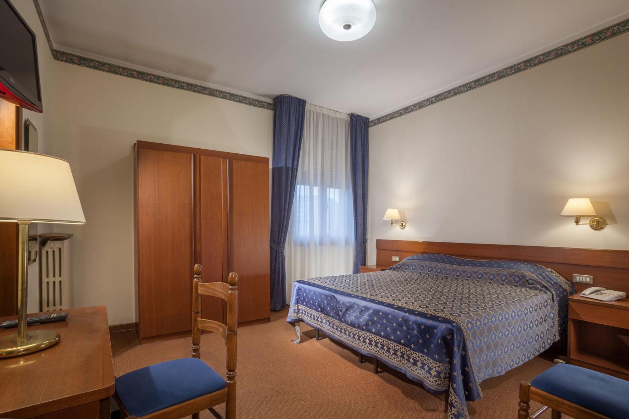 Standard Double or Twin Room photo 1