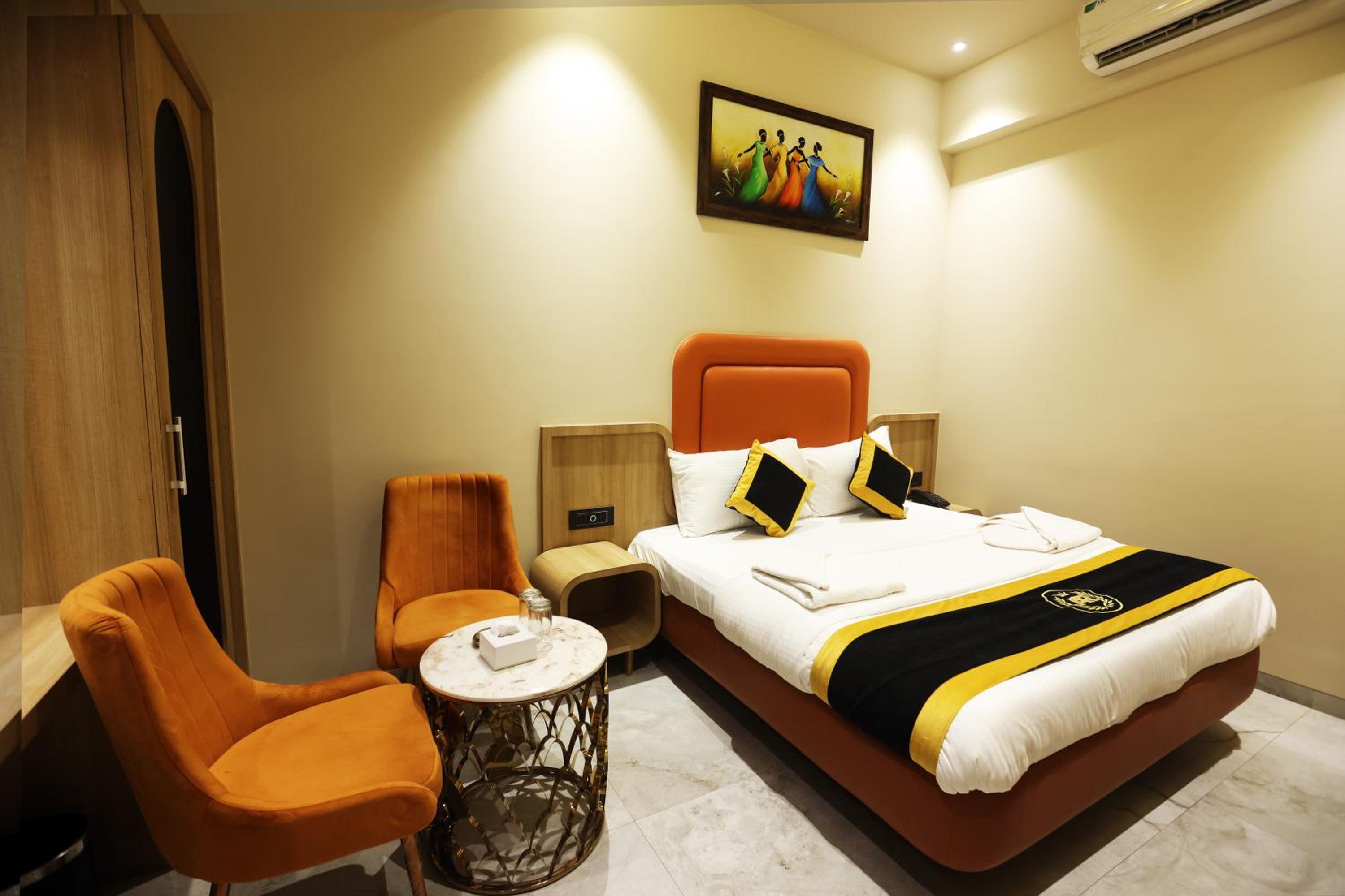 Deluxe Double Room With Bath photo 3