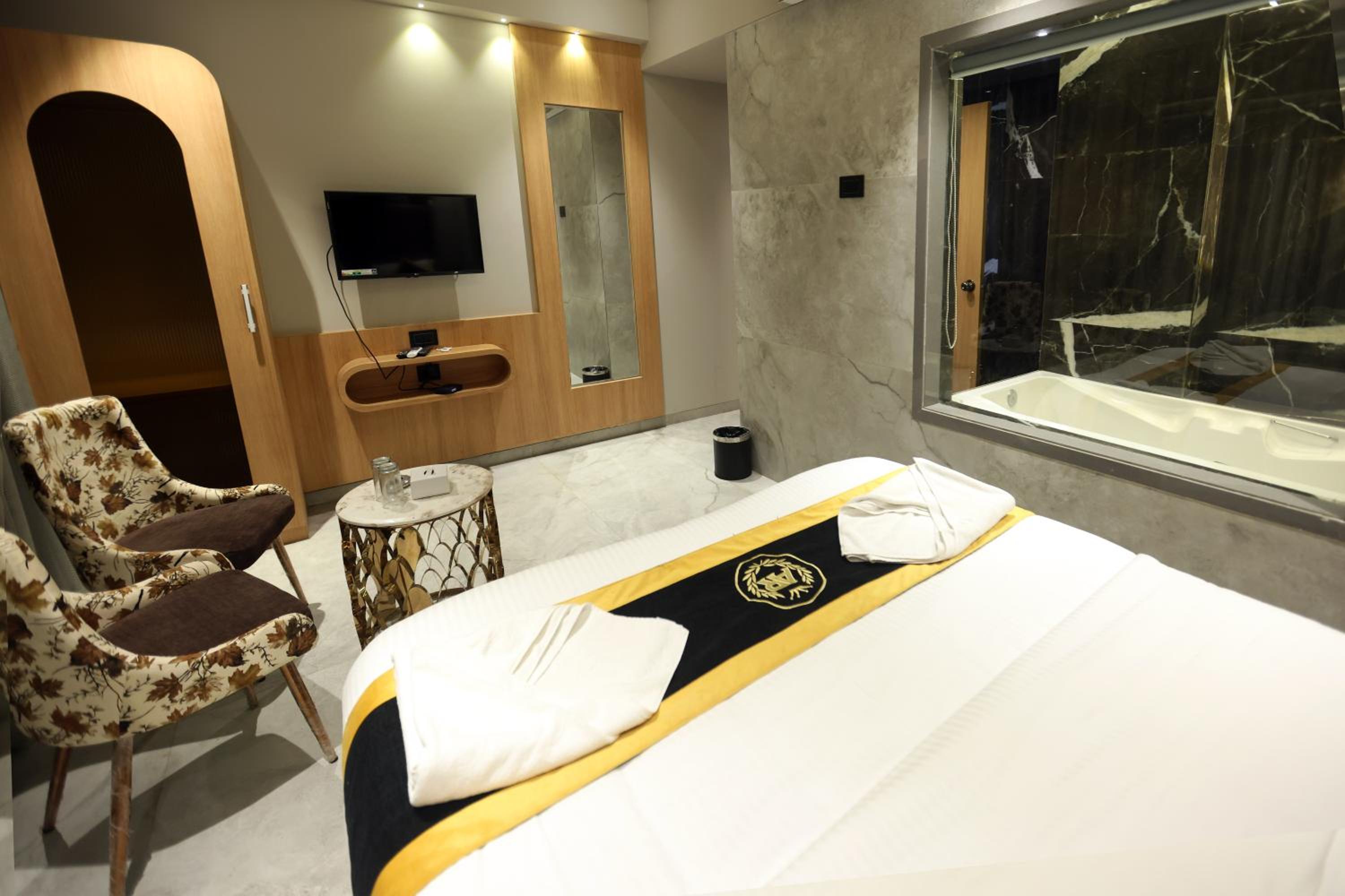 Deluxe Double Room with Bath photo 1