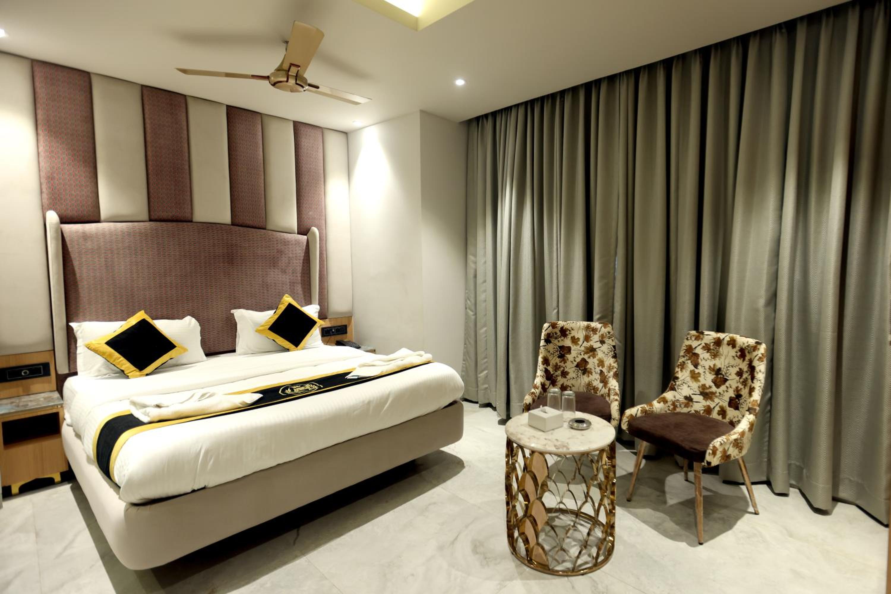 Deluxe Double Room with Bath photo 3