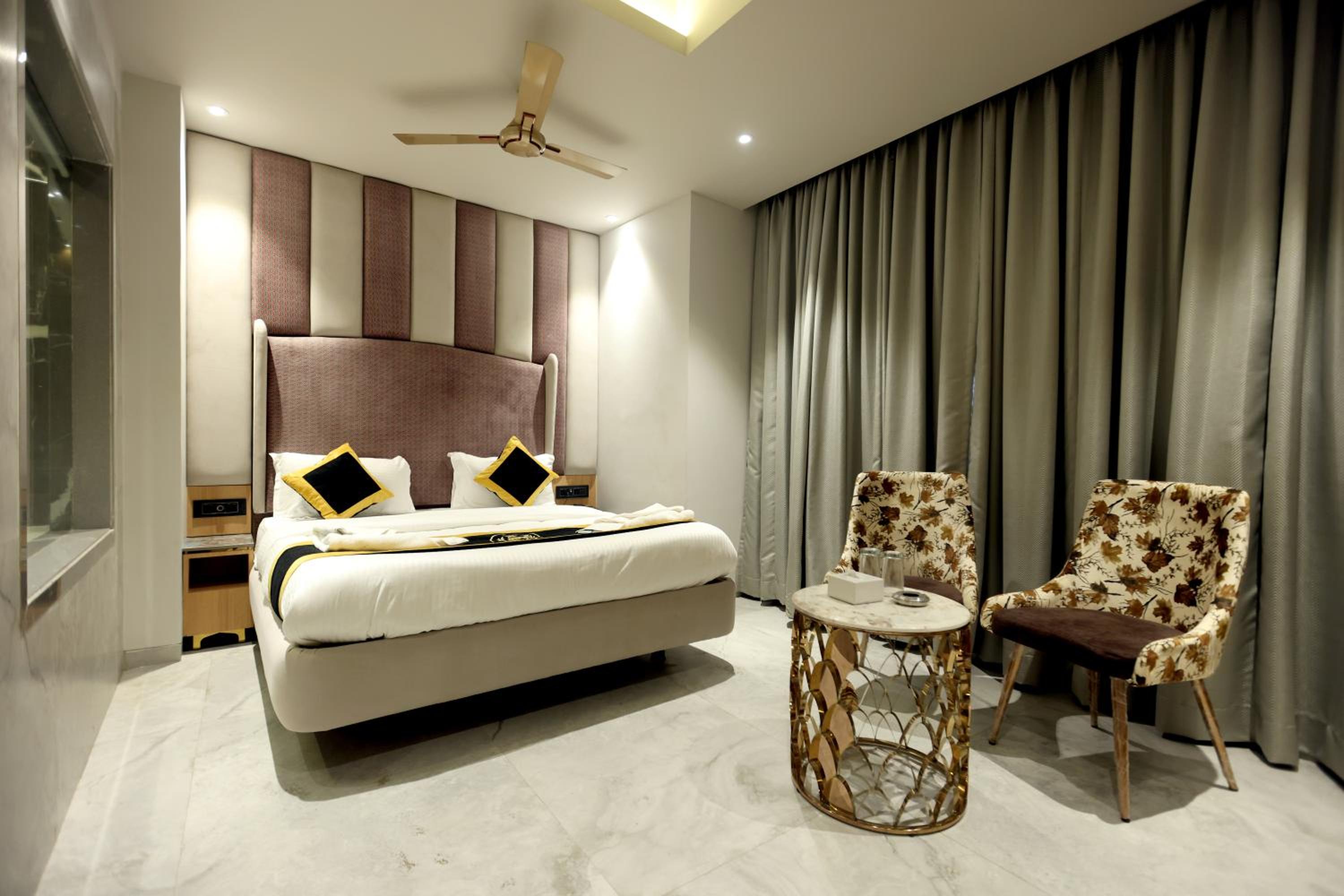 Deluxe Double Room with Bath photo 2