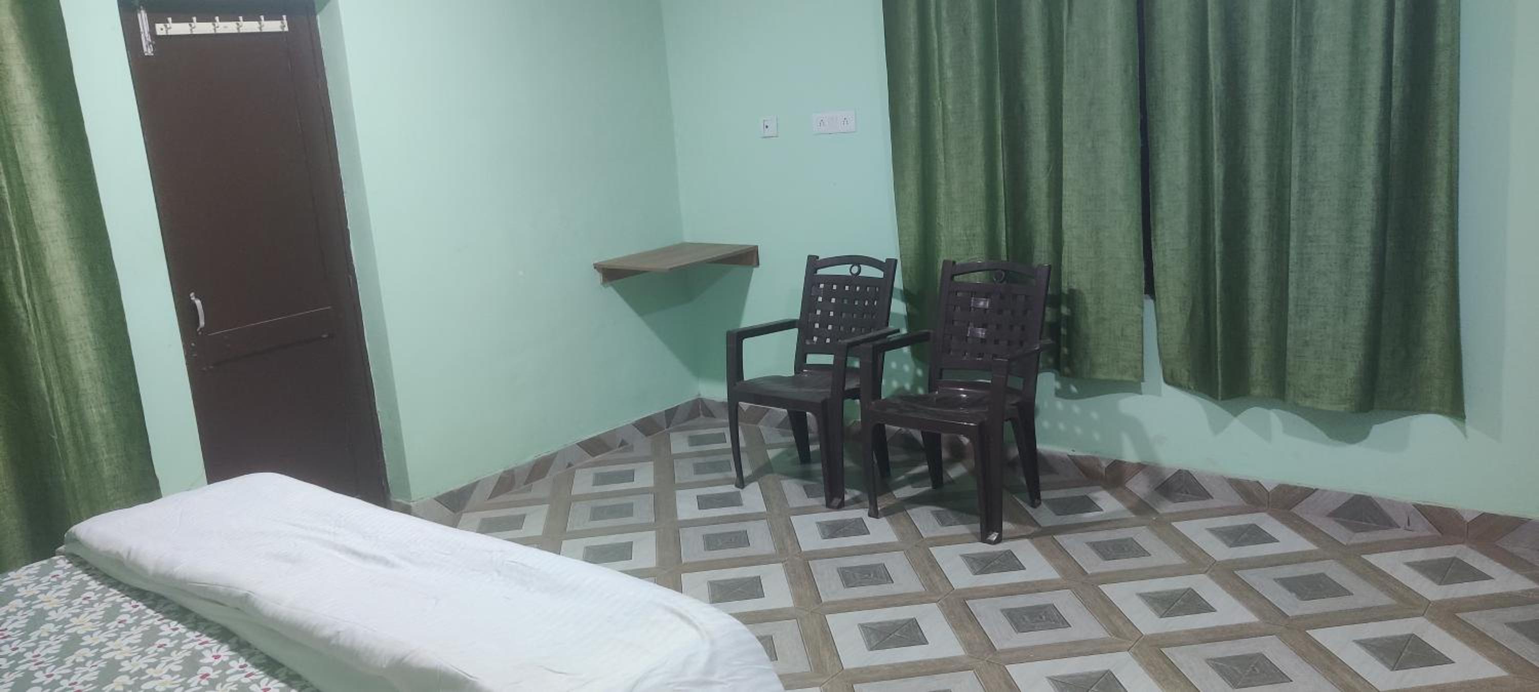 Deluxe Room (2 Adults + 1 Child) photo 2