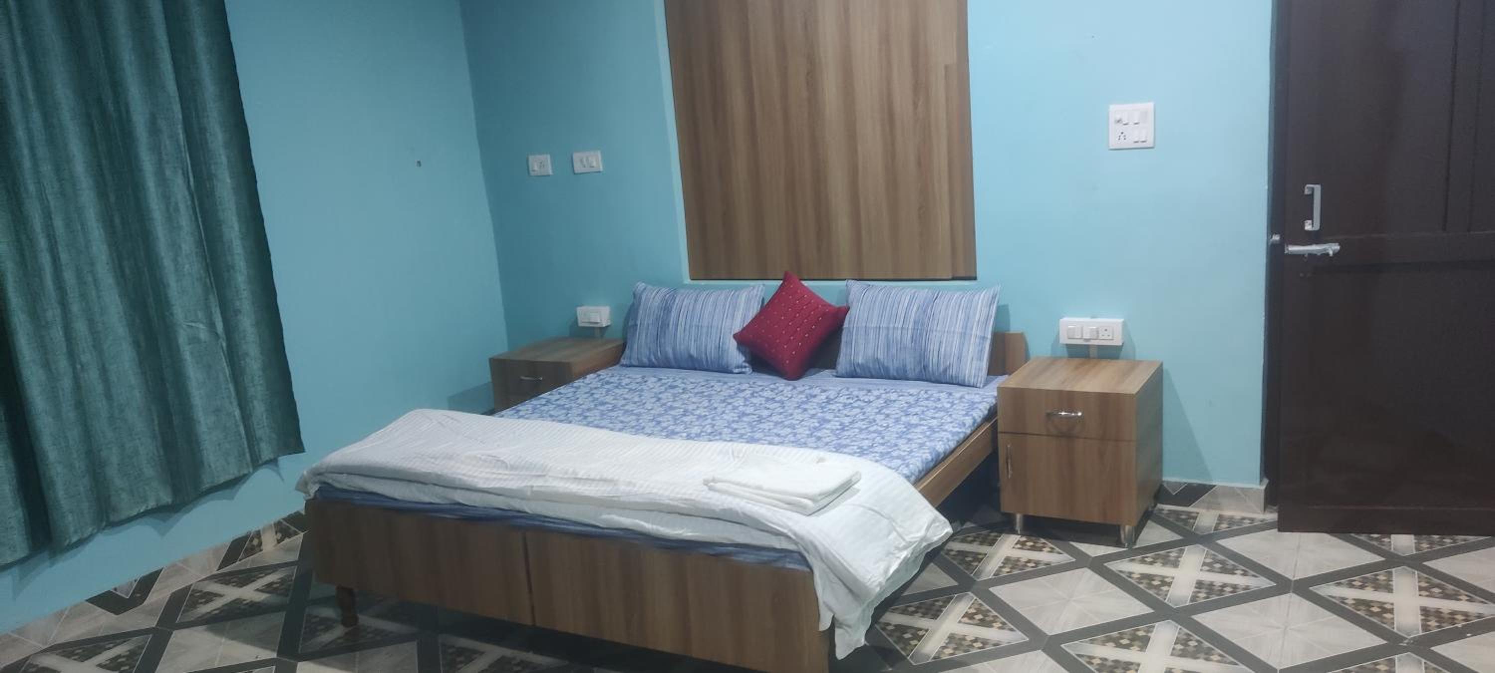 Deluxe Room (2 Adults + 1 Child) photo 1