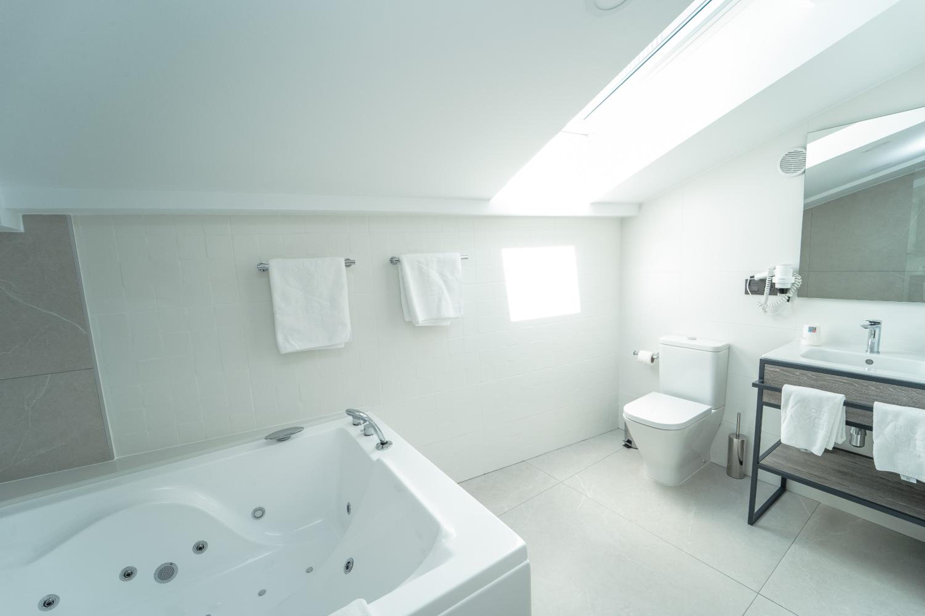 Deluxe Room - Photo 4
