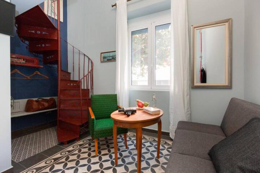 Nemo's Stairs Apartment