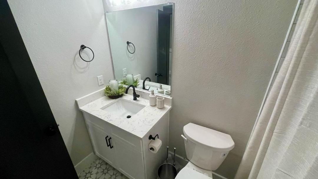 Three-Bedroom House - Photo 25
