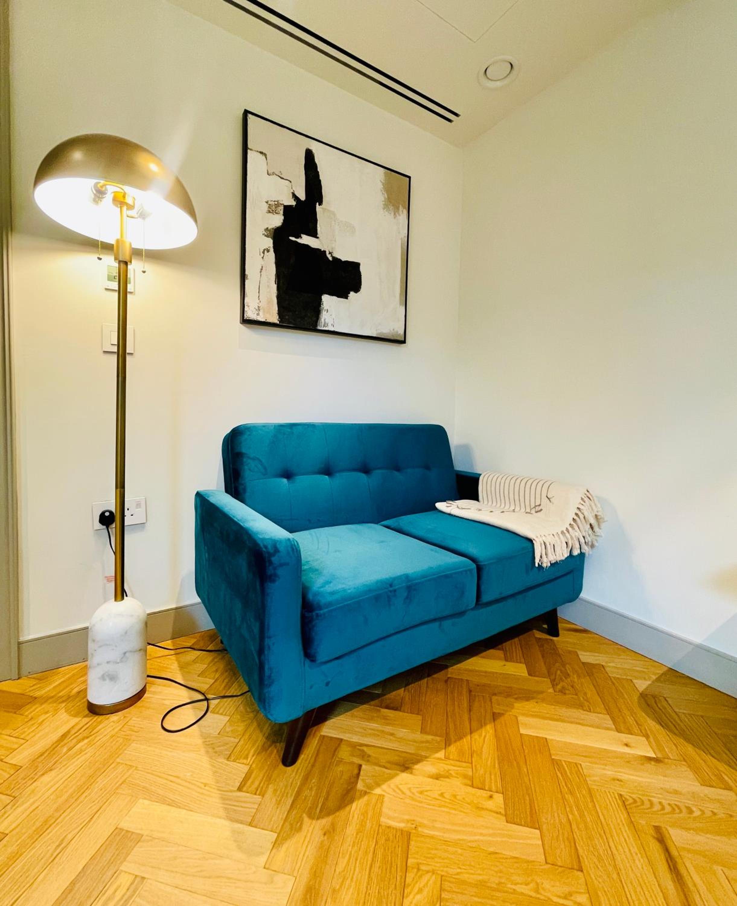 One-Bedroom Apartment photo 1