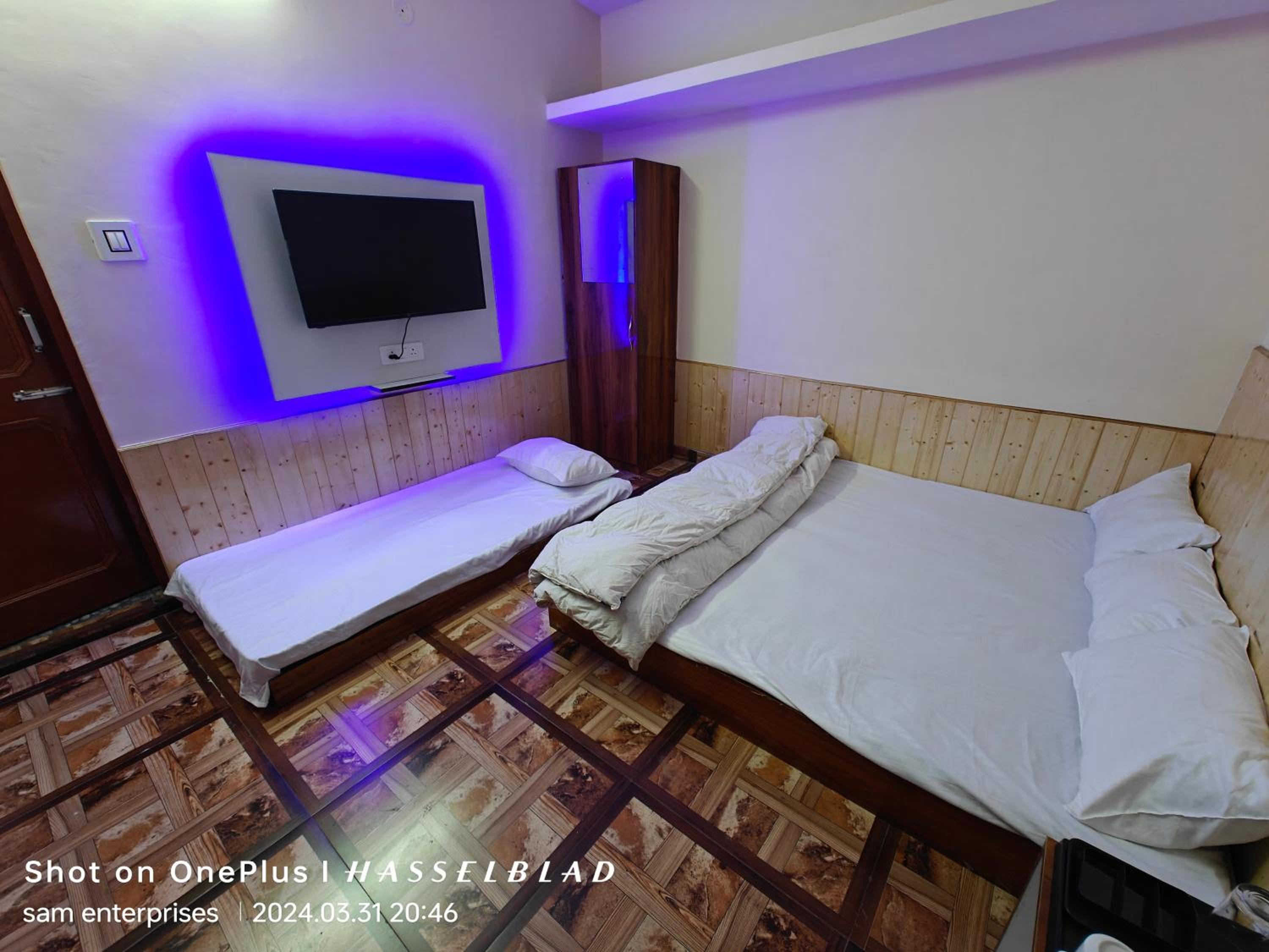 Double Room with Private Bathroom photo 1