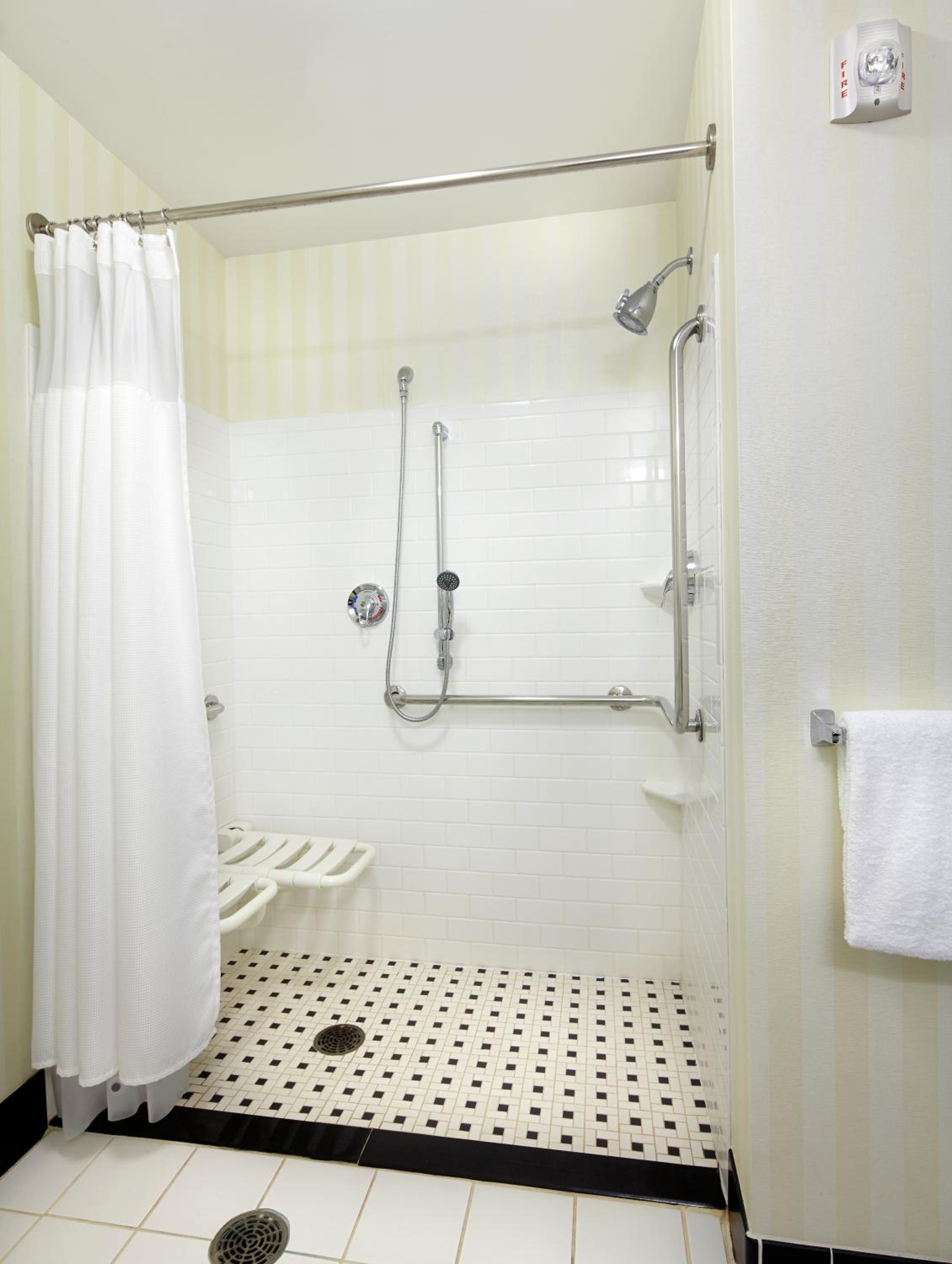 King Room - Hearing Accessible - Photo 2