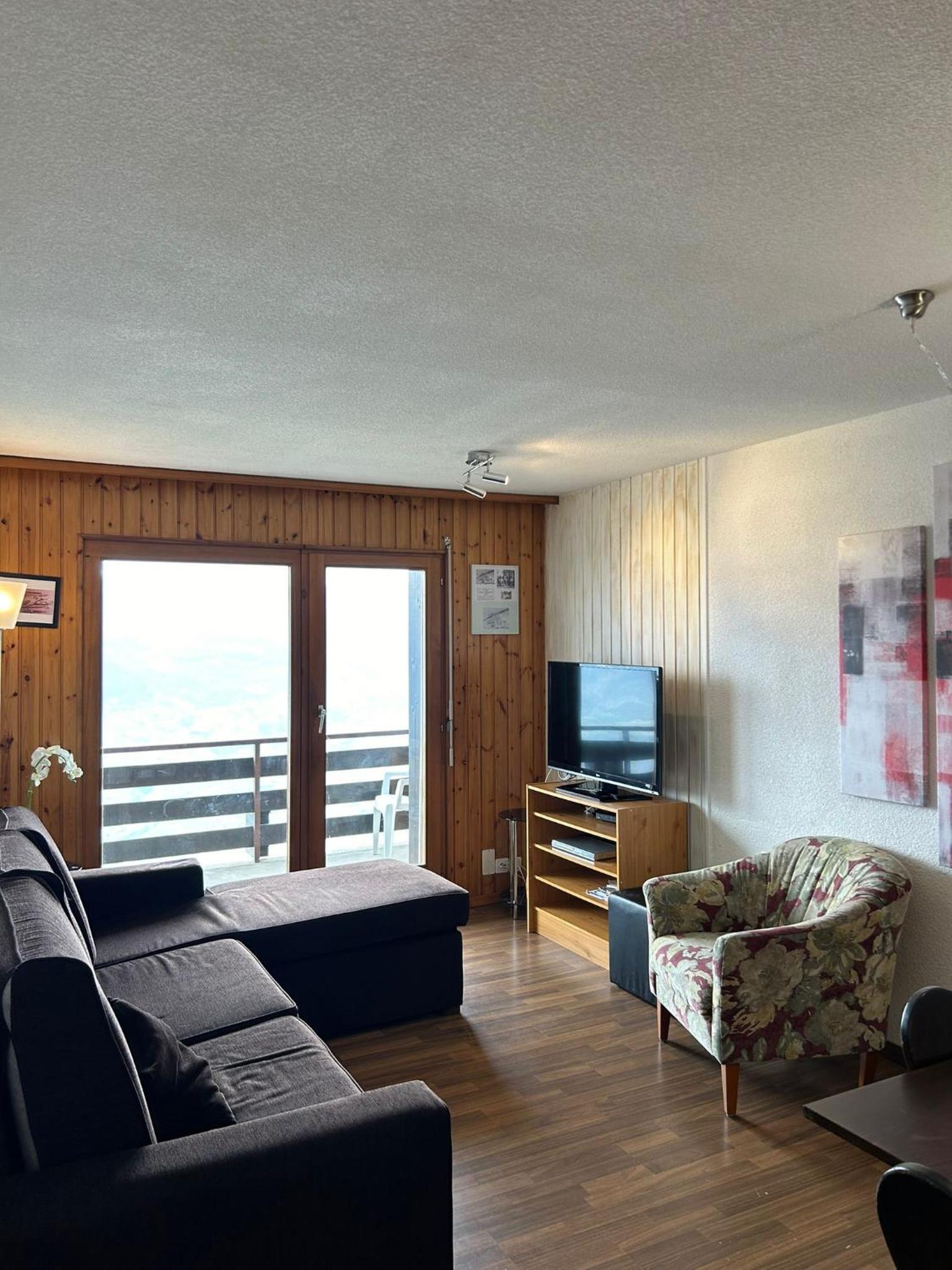Apartment with Mountain View photo 1