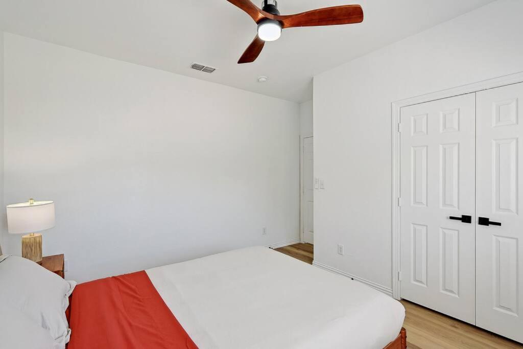 Five-Bedroom House photo 1