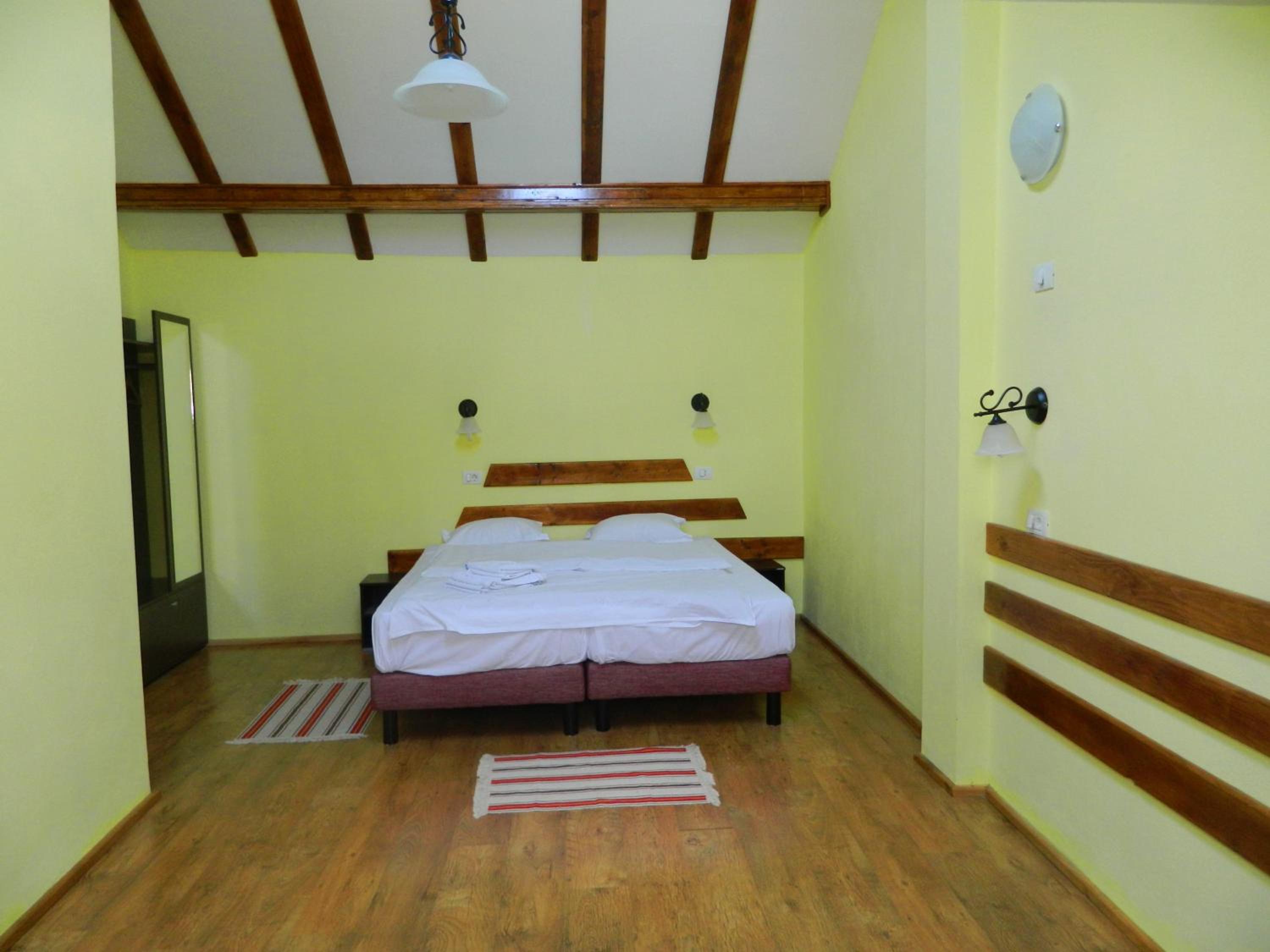 Standard Double Room - Photo 6