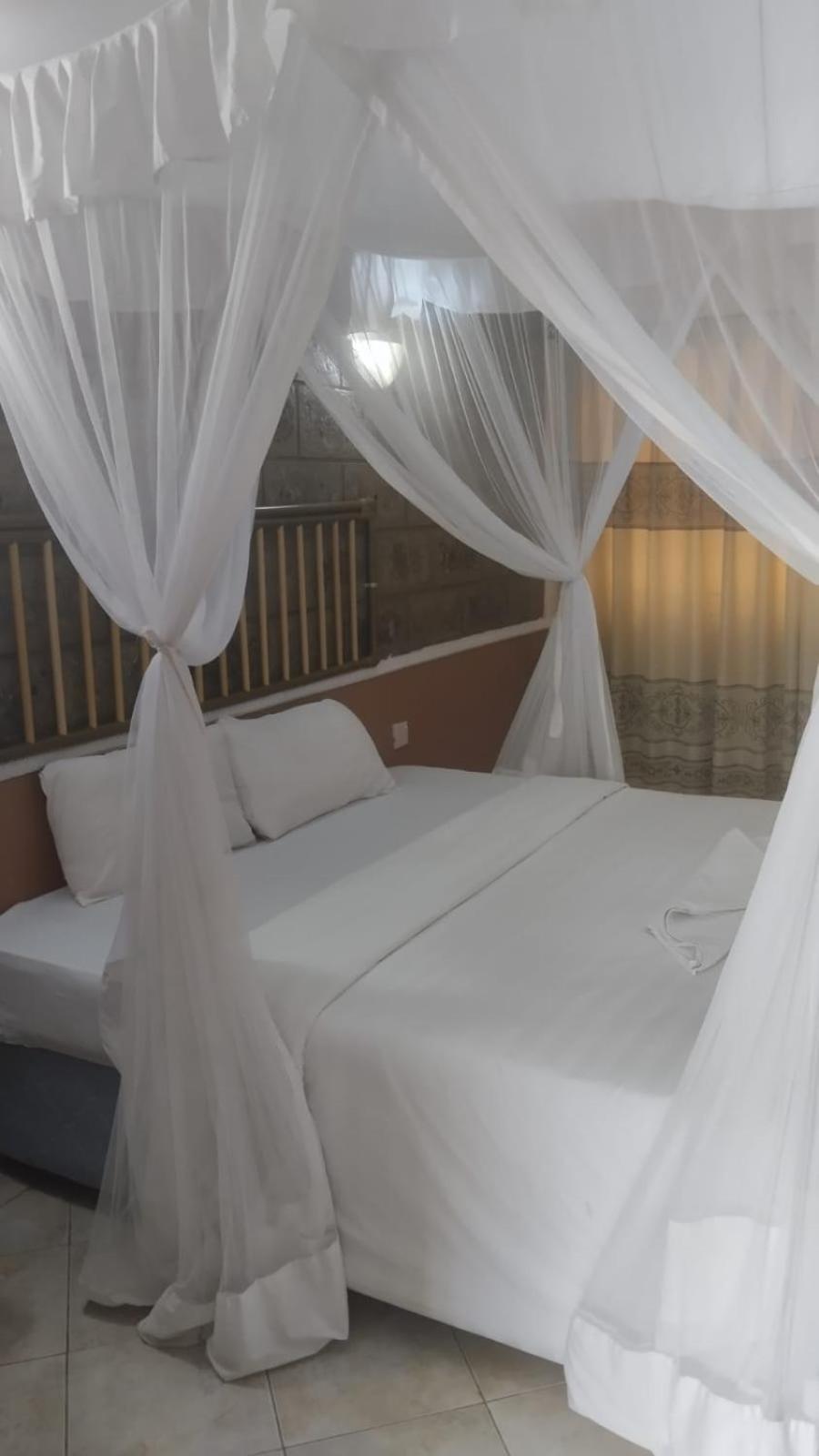 Deluxe Queen Suite