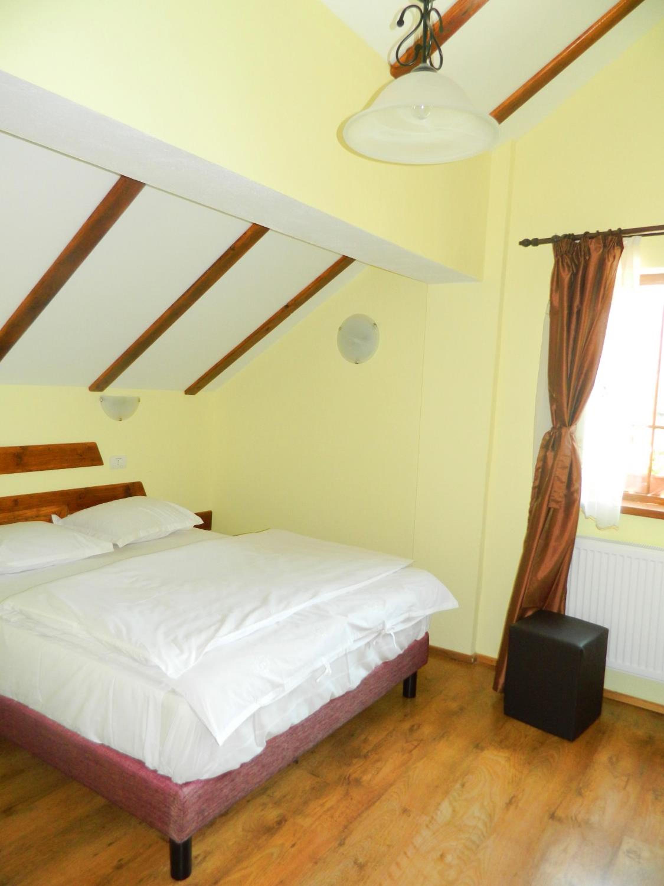 Standard Double Room - Photo 3