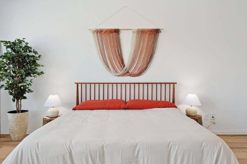 Five-Bedroom House photo 3