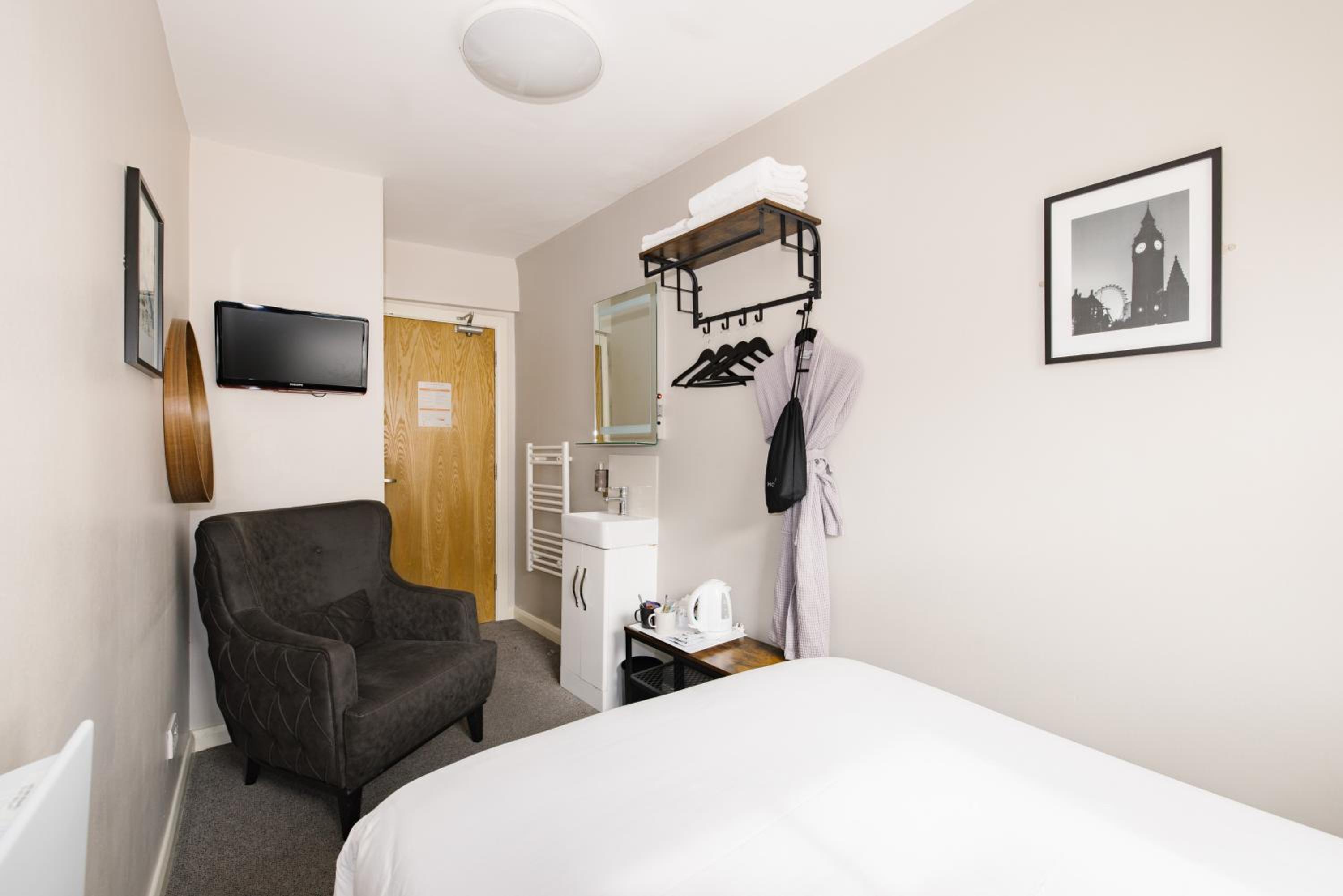 Double Room with Shared Bathroom photo 3