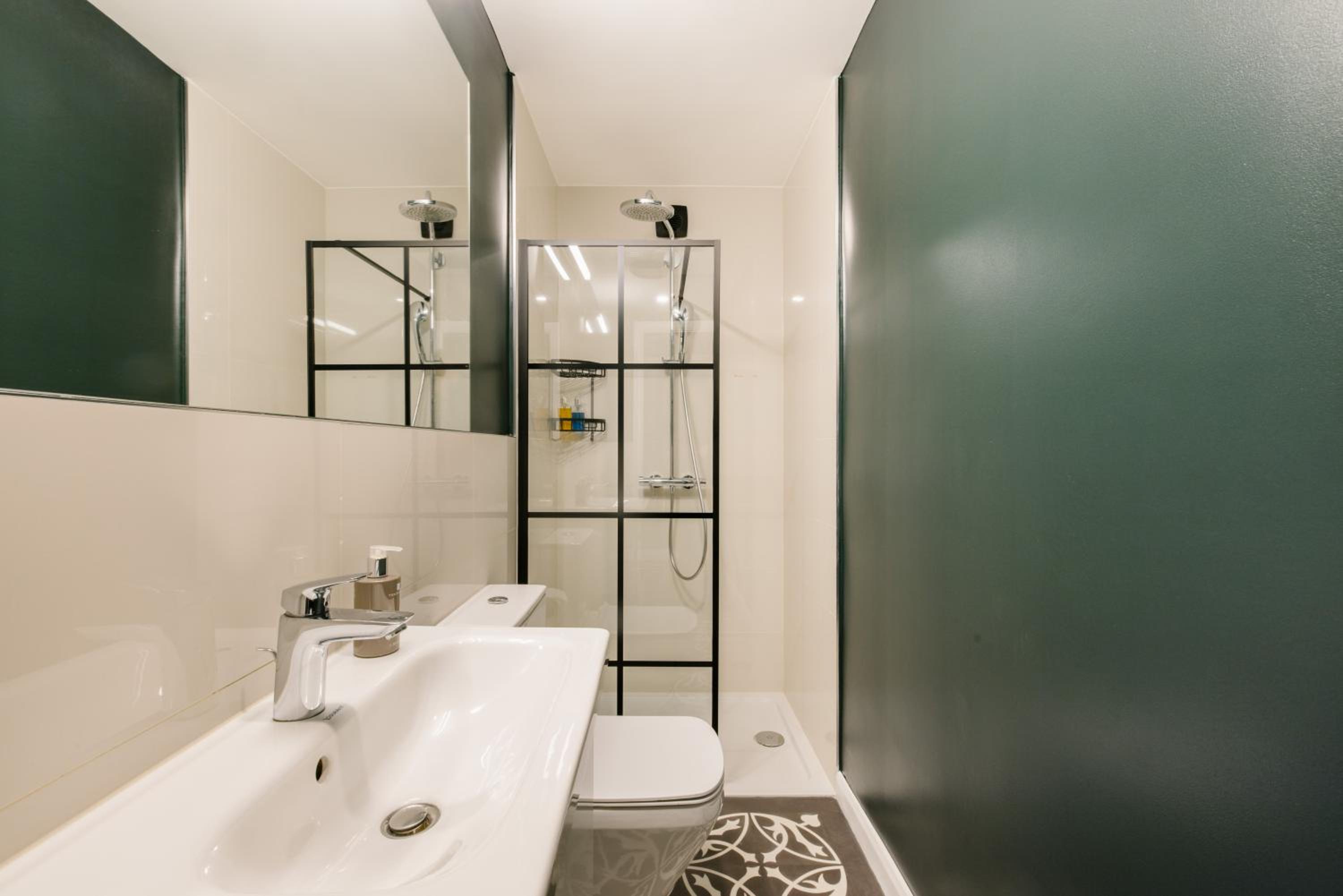 Standard Twin Room with Shared Bathroom photo 2