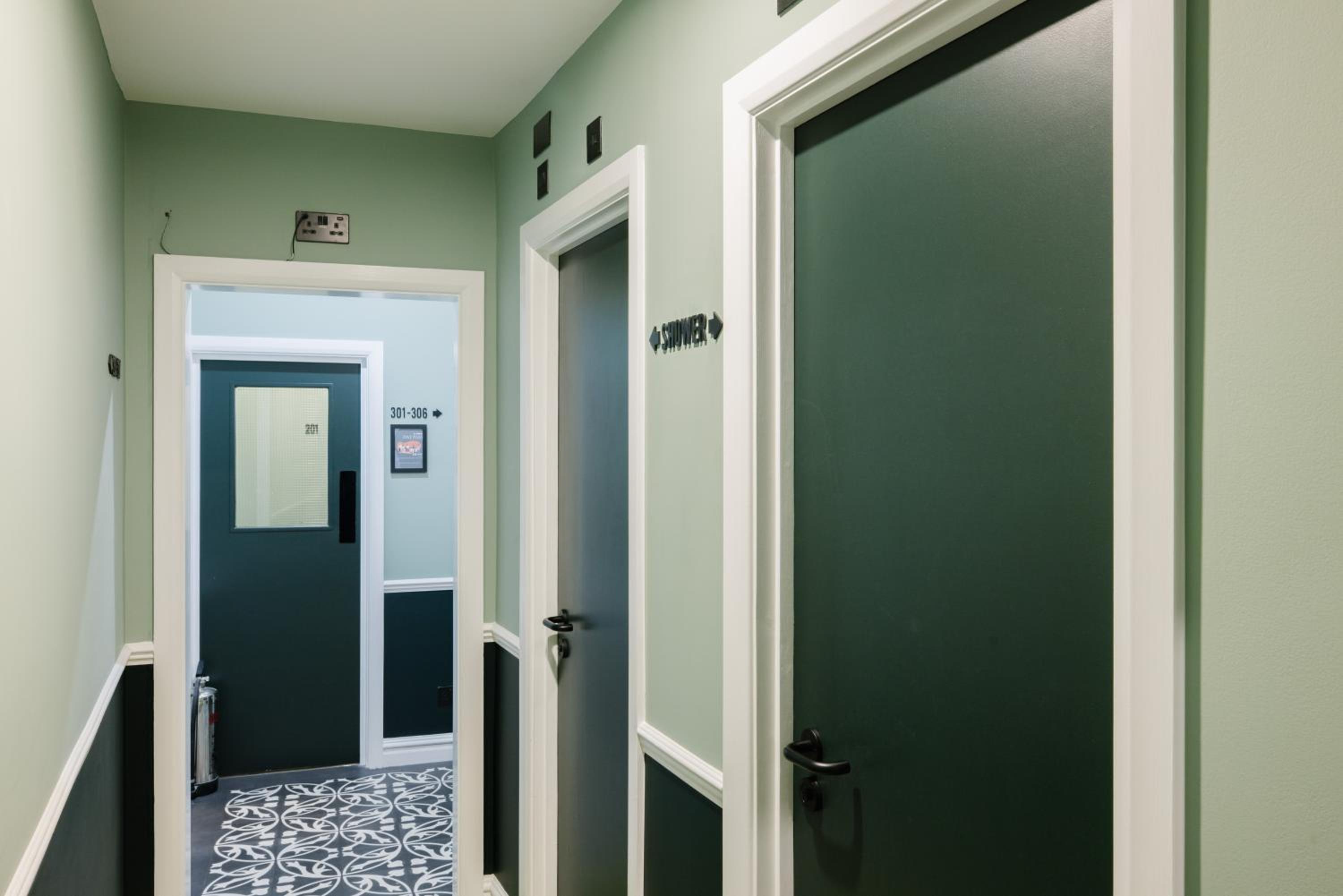 Single Room with Shared Bathroom photo 2