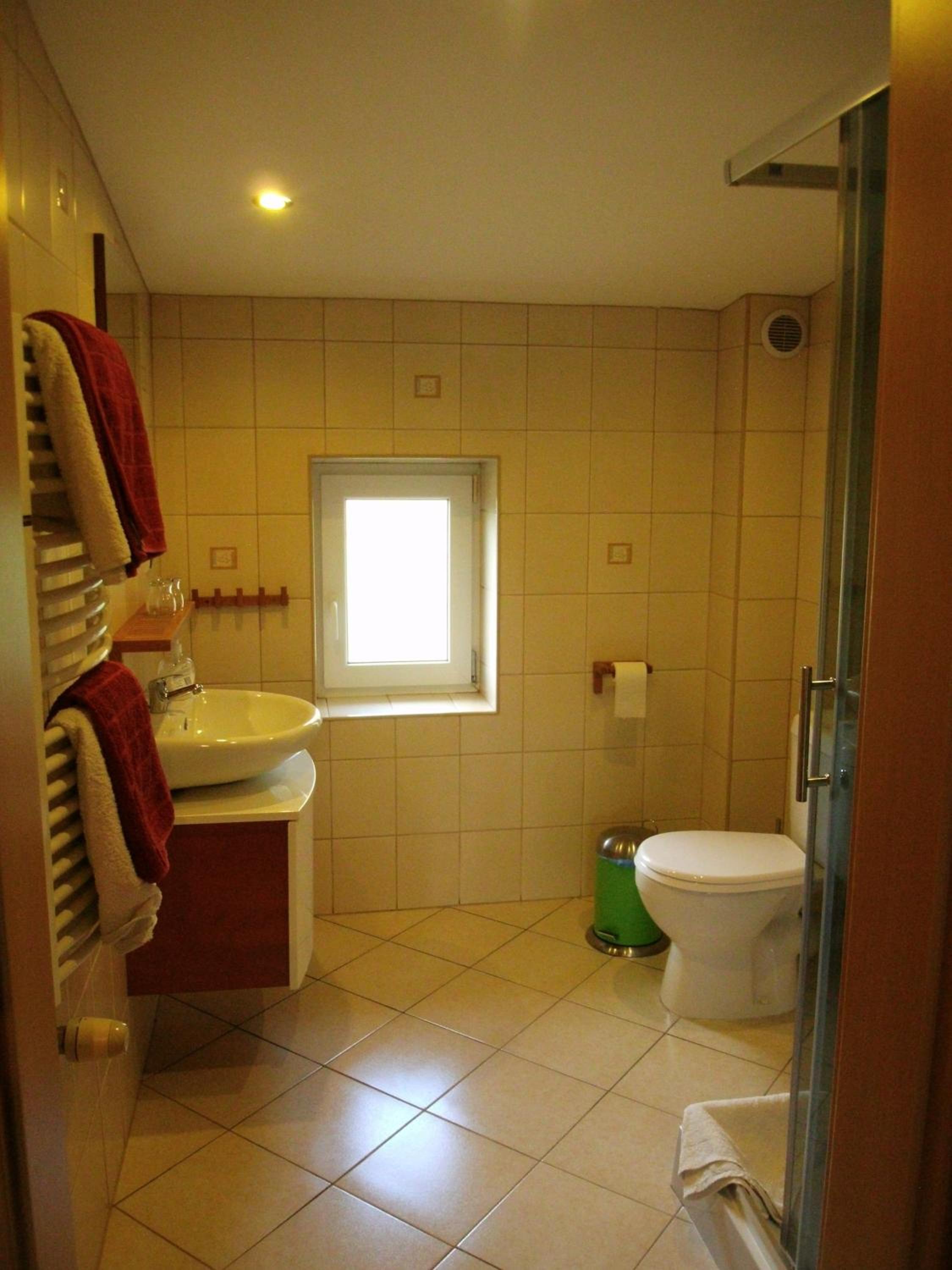 Double or Twin Room with Balcony - Photo 21