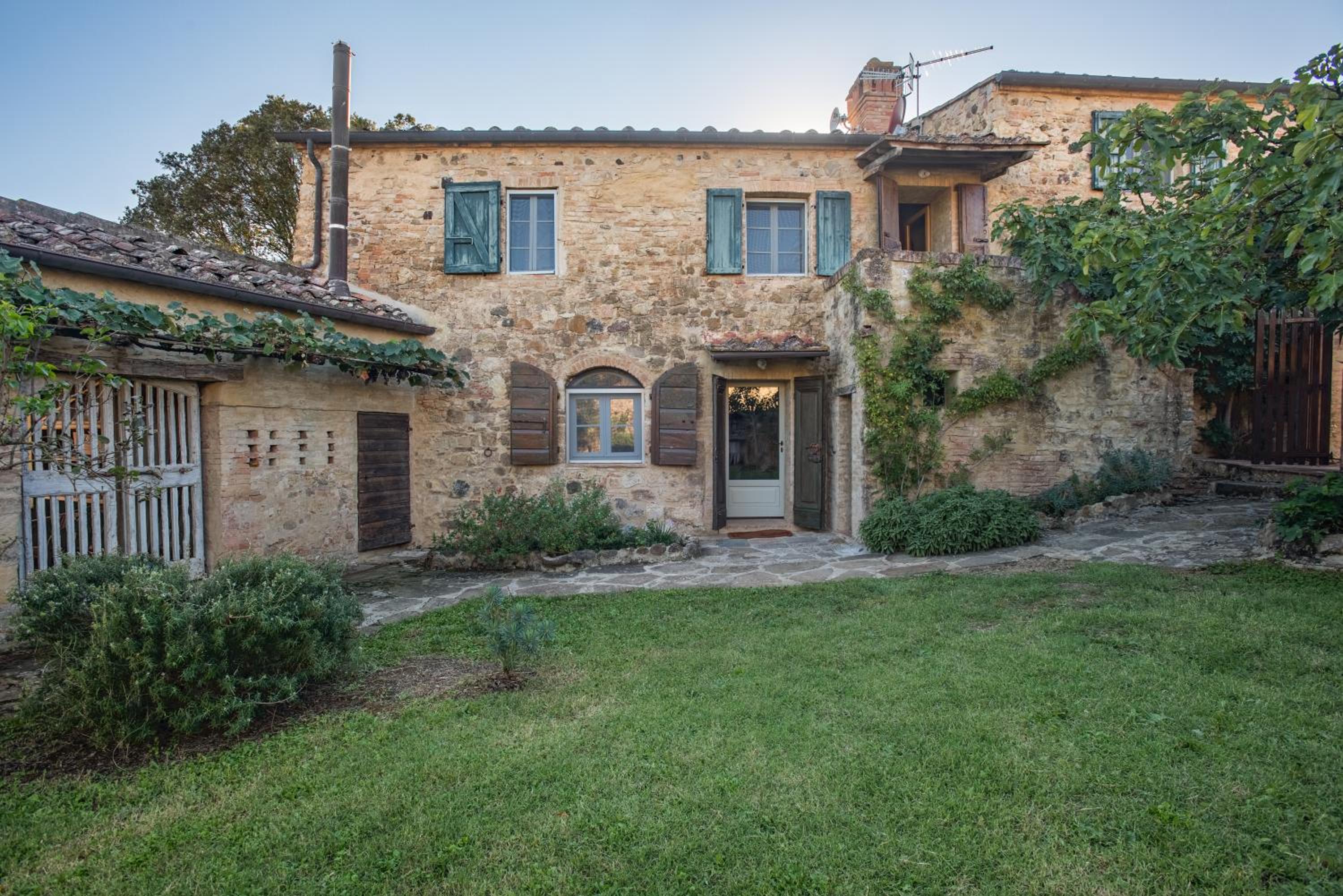 Three-Bedroom House photo 2