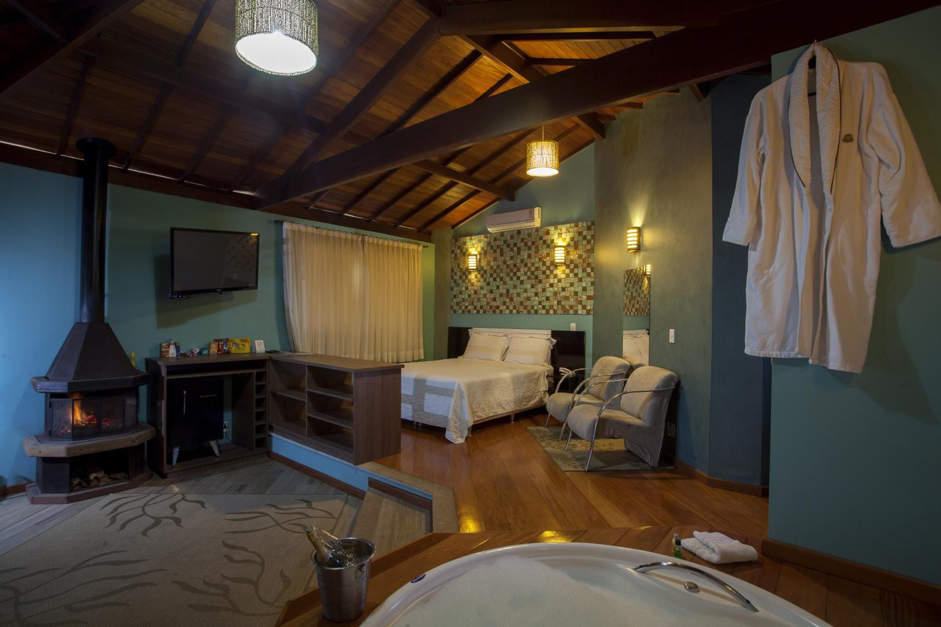 Chalet with Spa Bath photo 1