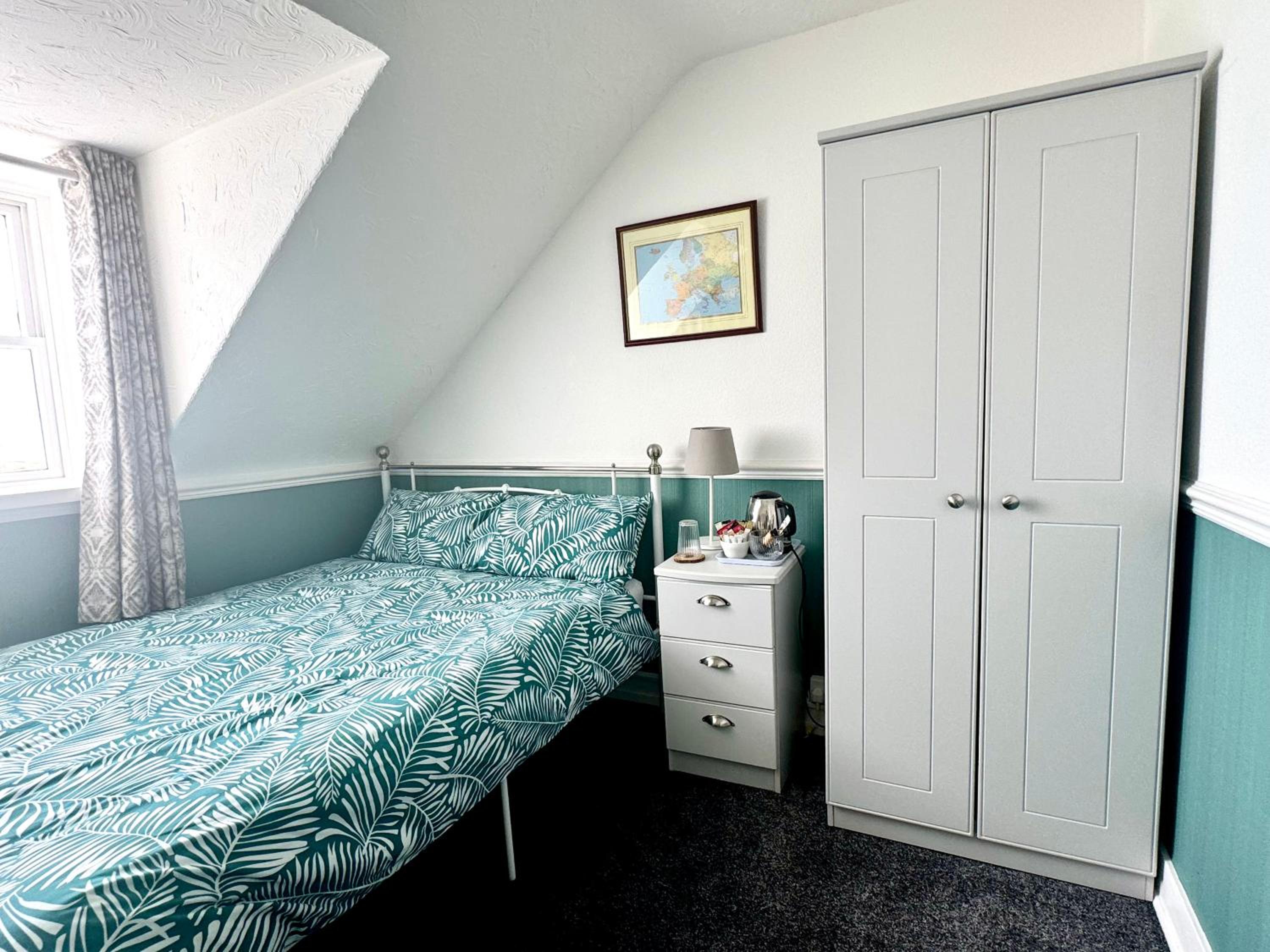 Attic Single Room with Shared Bathroom photo 2