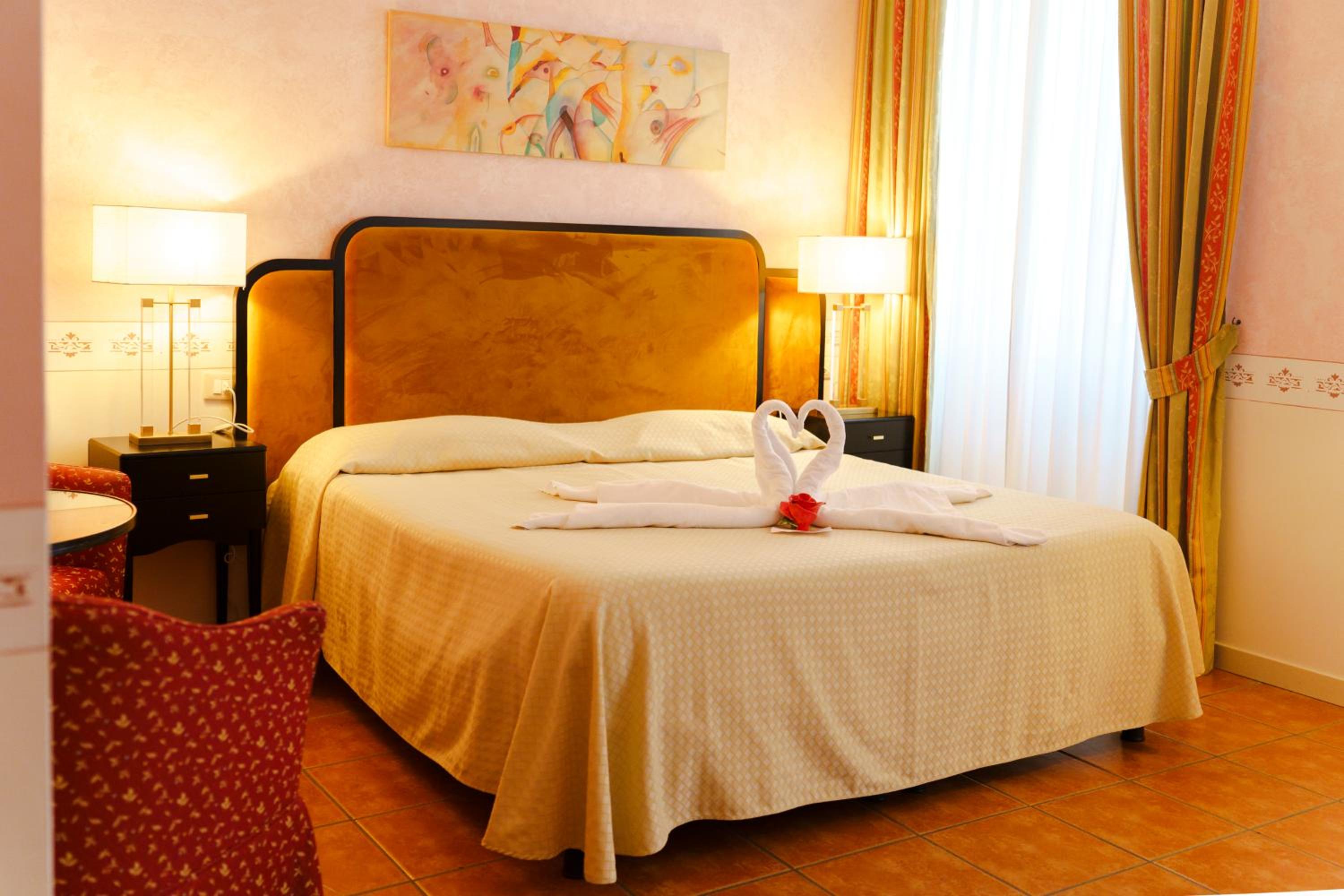 King Room with Balcony photo 1