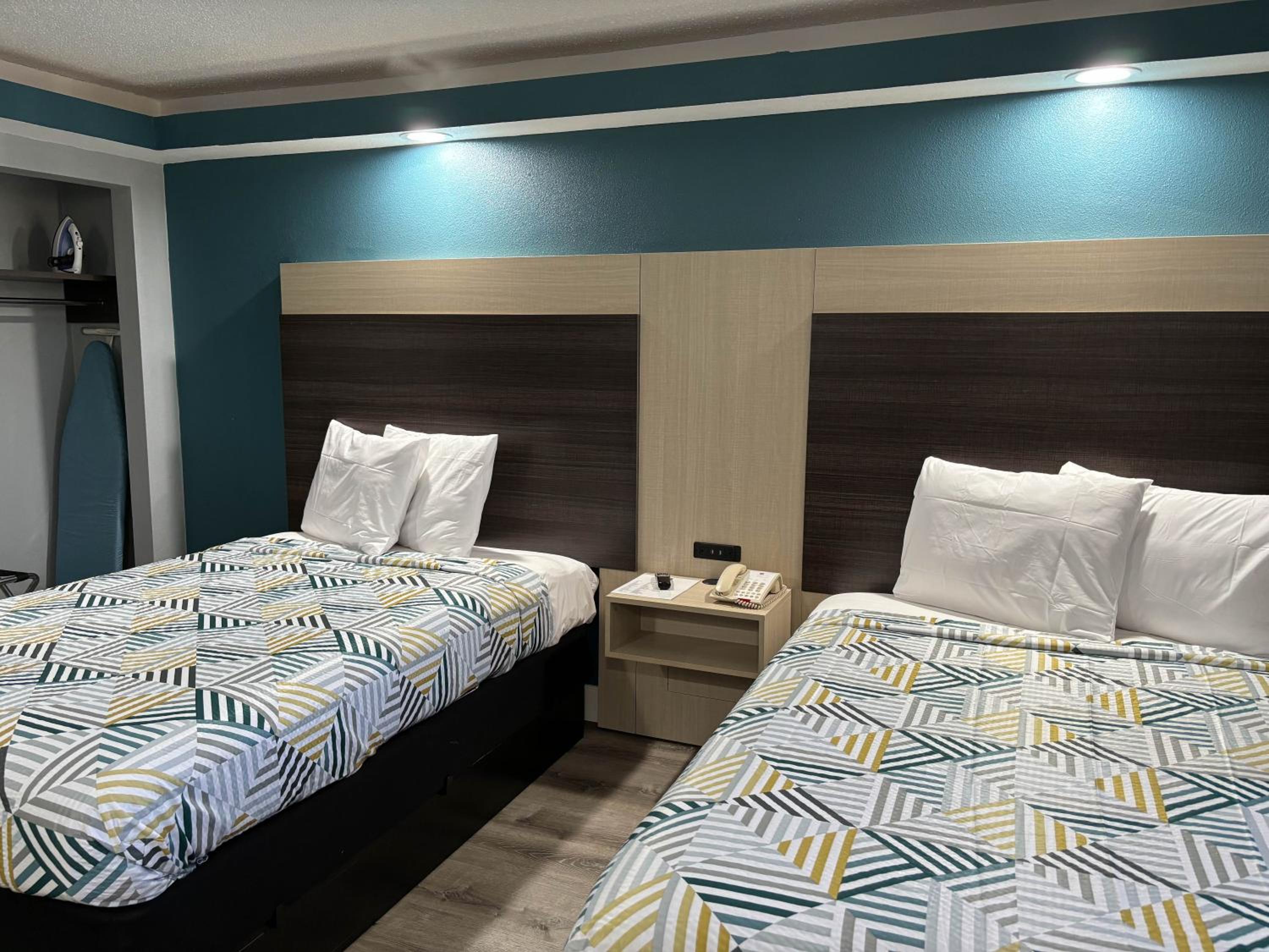 2 Double Beds Smoking
