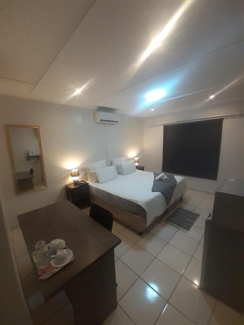 Deluxe Double Room (2 Adults + 1 Child) photo 2