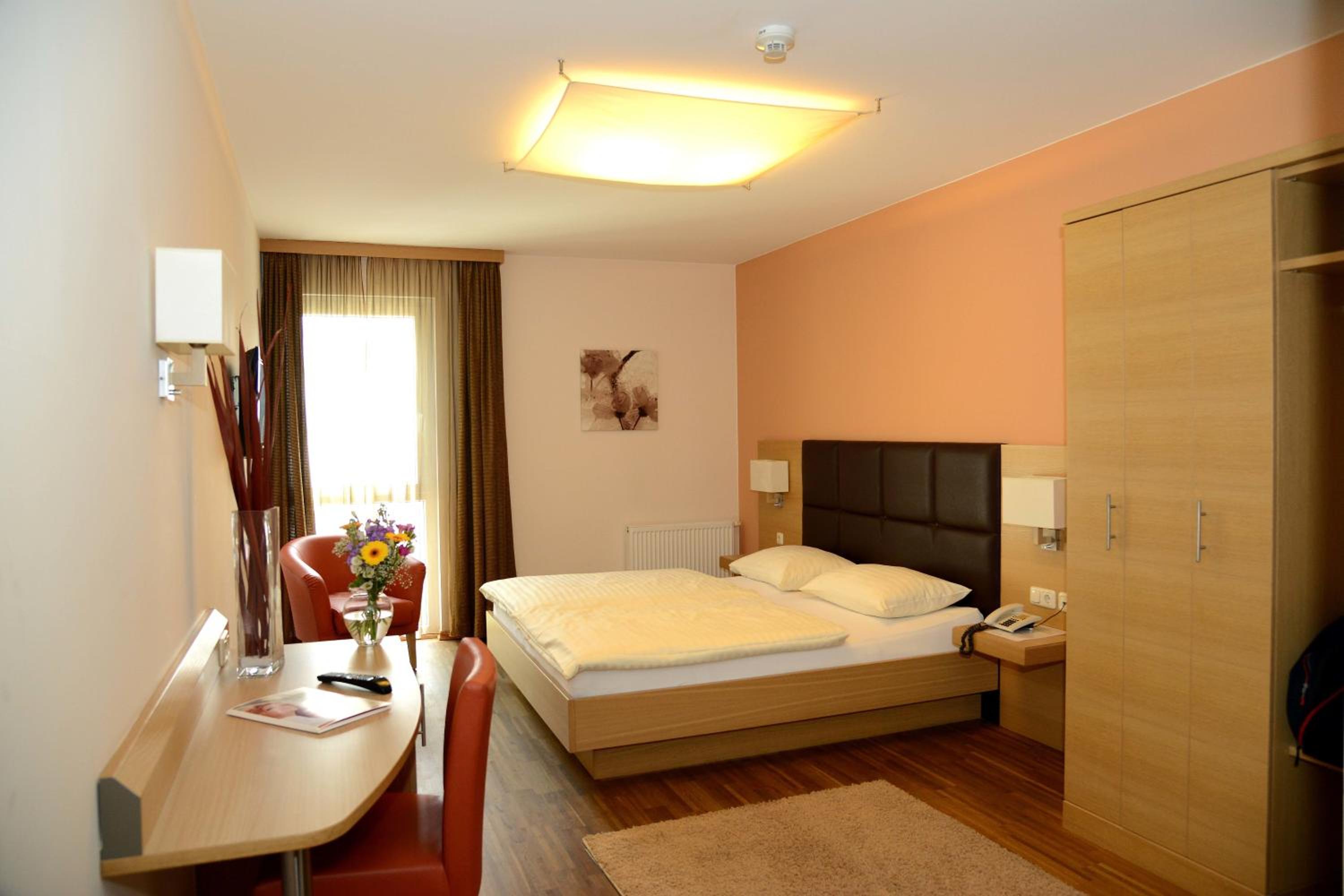 Double Room - Photo 11
