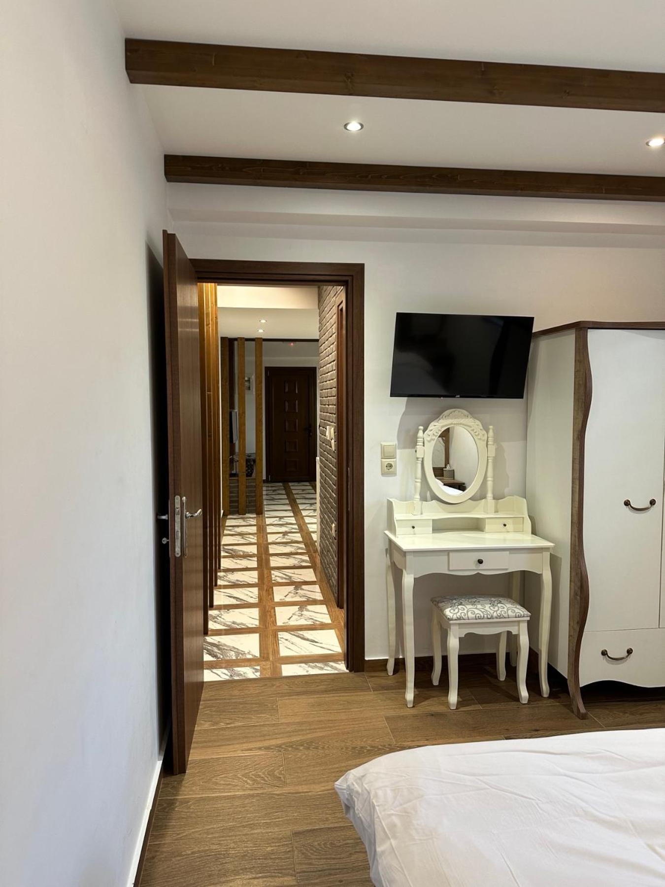 One-Bedroom Apartment - Photo 11