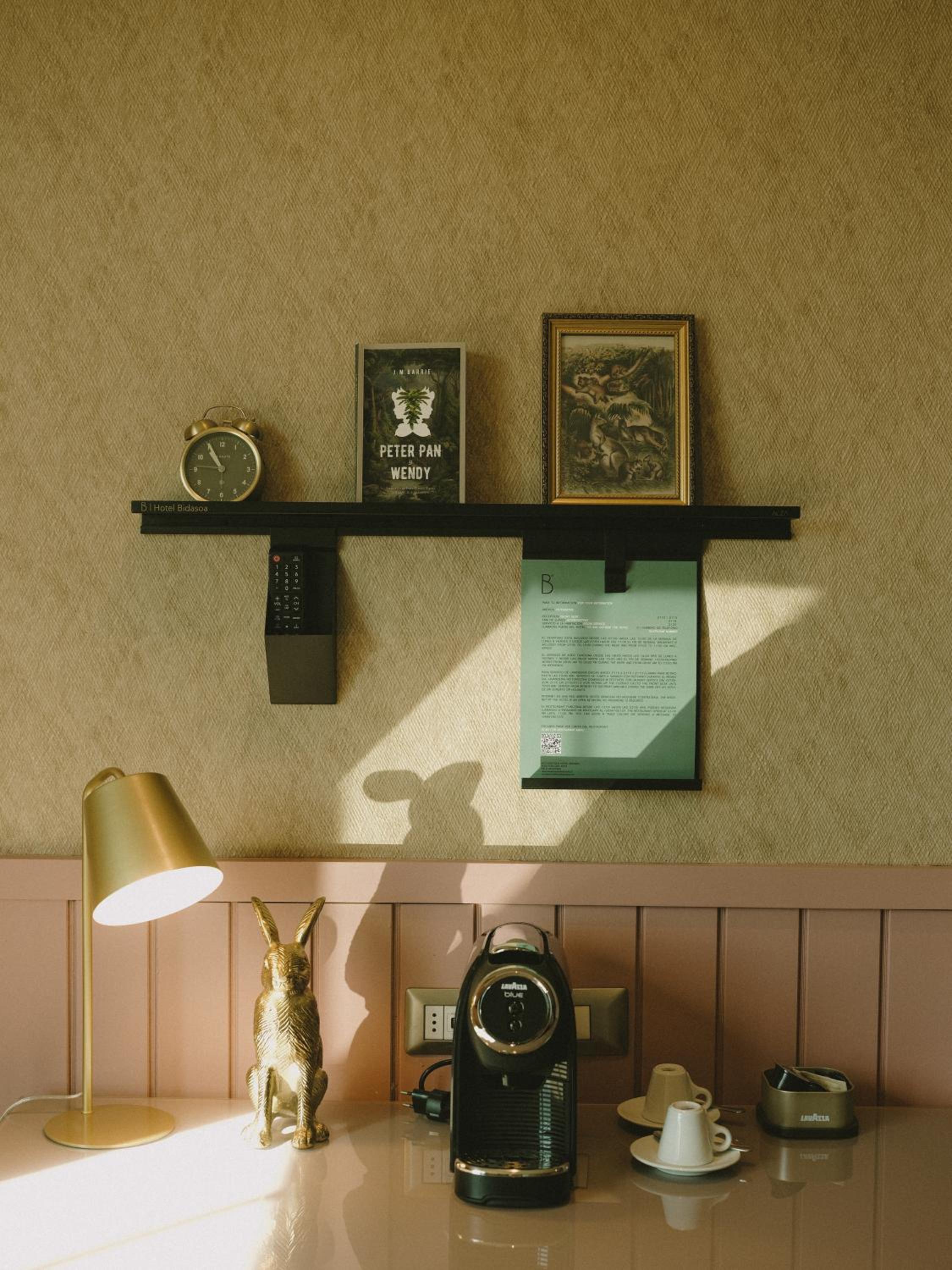 Superior King Room - Photo 9